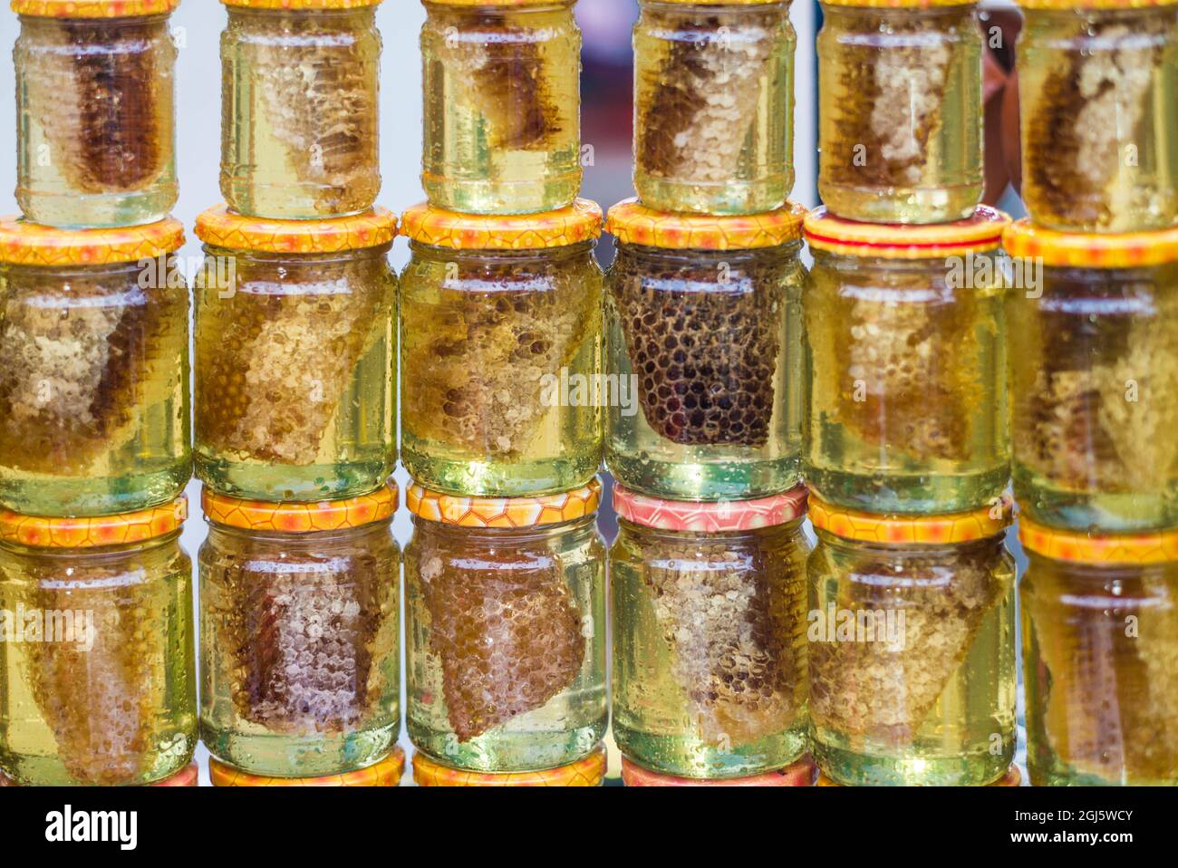 Géorgie, Borjomi. Célèbre station d'eau minérale, miel et nid d'abeilles à vendre. Banque D'Images