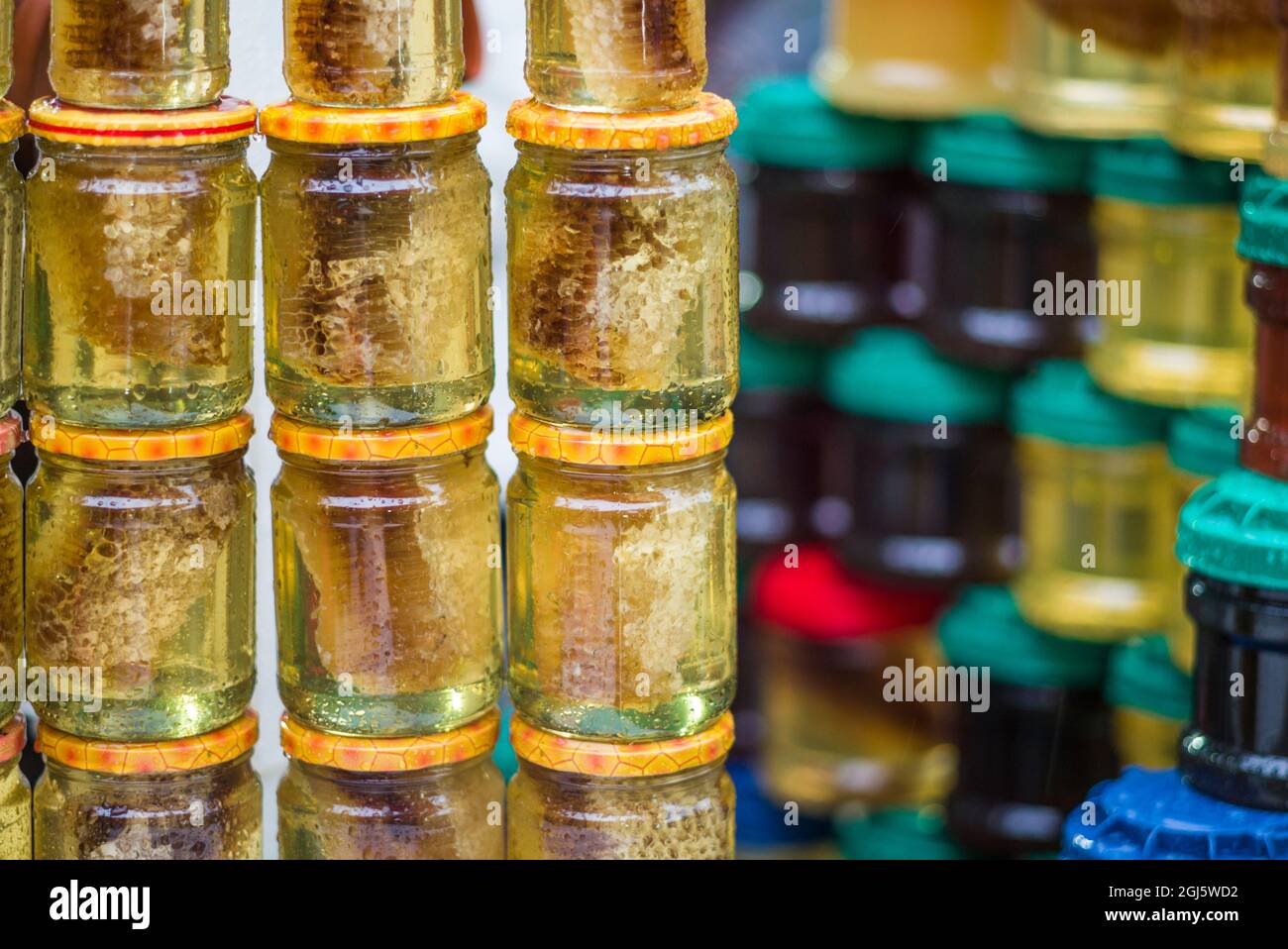Géorgie, Borjomi. Célèbre station d'eau minérale, miel et nid d'abeilles à vendre. Banque D'Images
