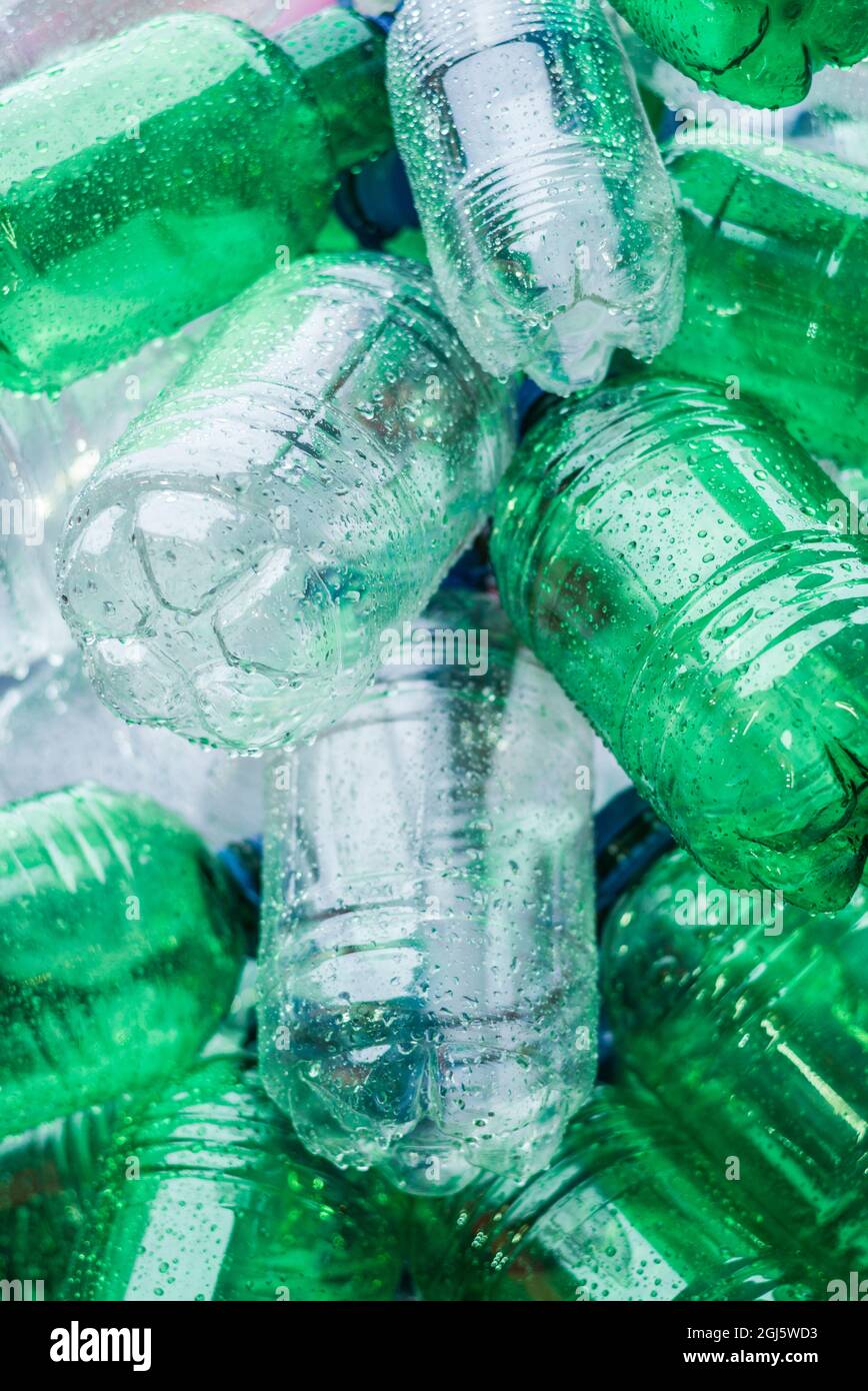Géorgie, Borjomi. Célèbre station d'eau minérale, bouteilles d'eau en plastique à vendre. Banque D'Images