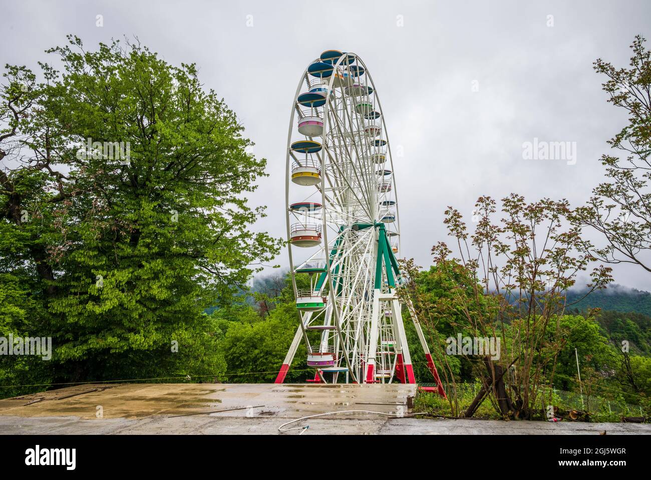 Géorgie, Borjomi. Célèbre station d'eau minérale, grande roue. Banque D'Images