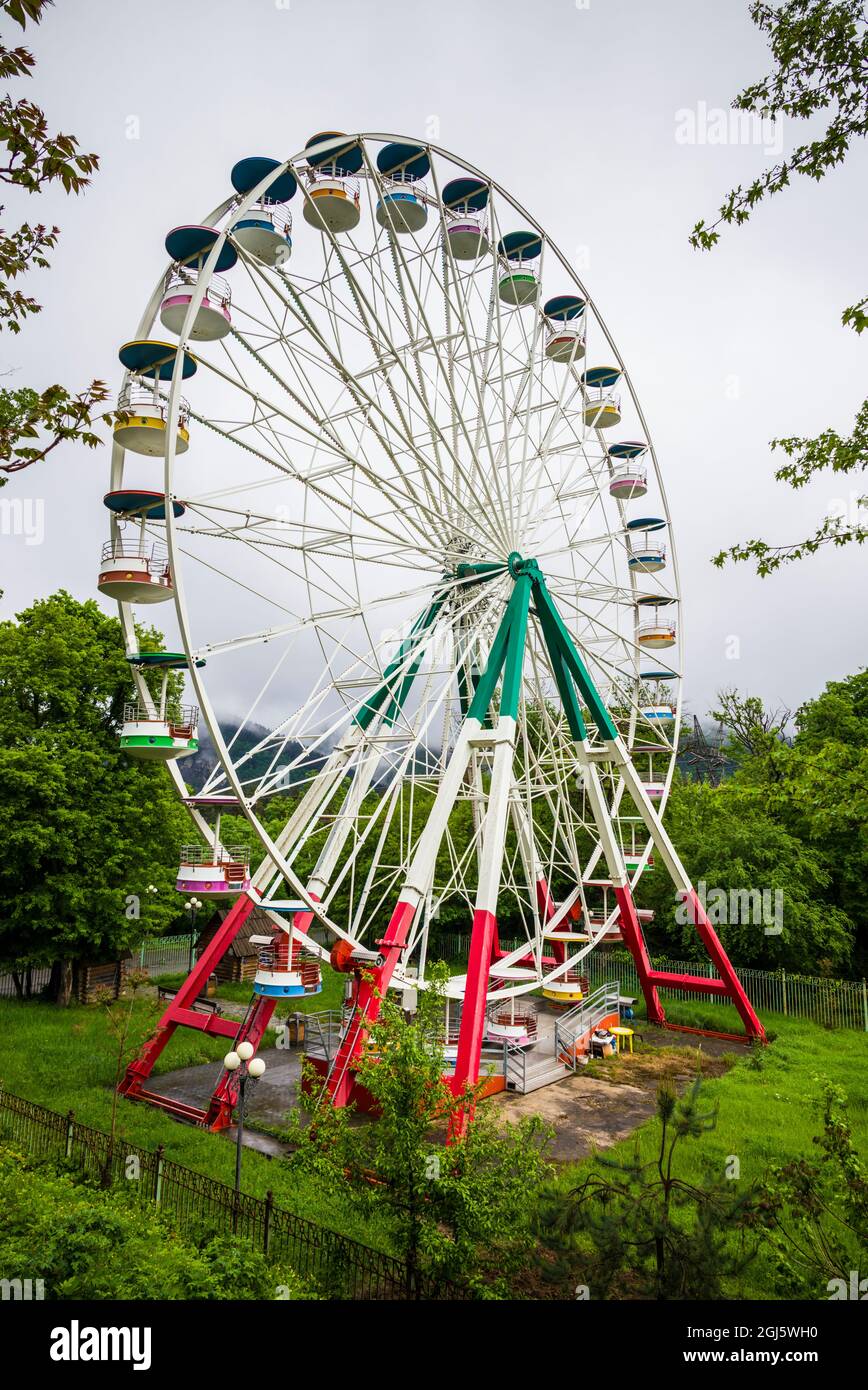 Géorgie, Borjomi. Célèbre station d'eau minérale, grande roue. Banque D'Images