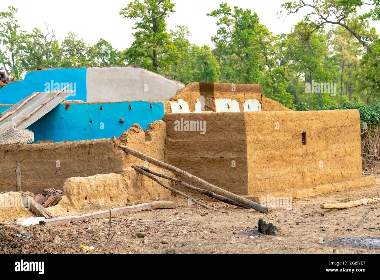 Inde, Madhya Pradesh. Une maison est construite avec de la boue. Banque D'Images