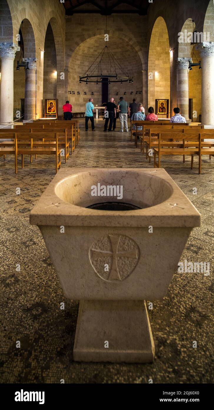 Israël, Tabgha. Église de la multiplication des pains et poissons, intérieur de l'église. Banque D'Images