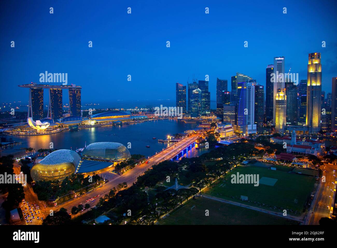 Singapour. Vue d'ensemble de la ville au crépuscule. Banque D'Images
