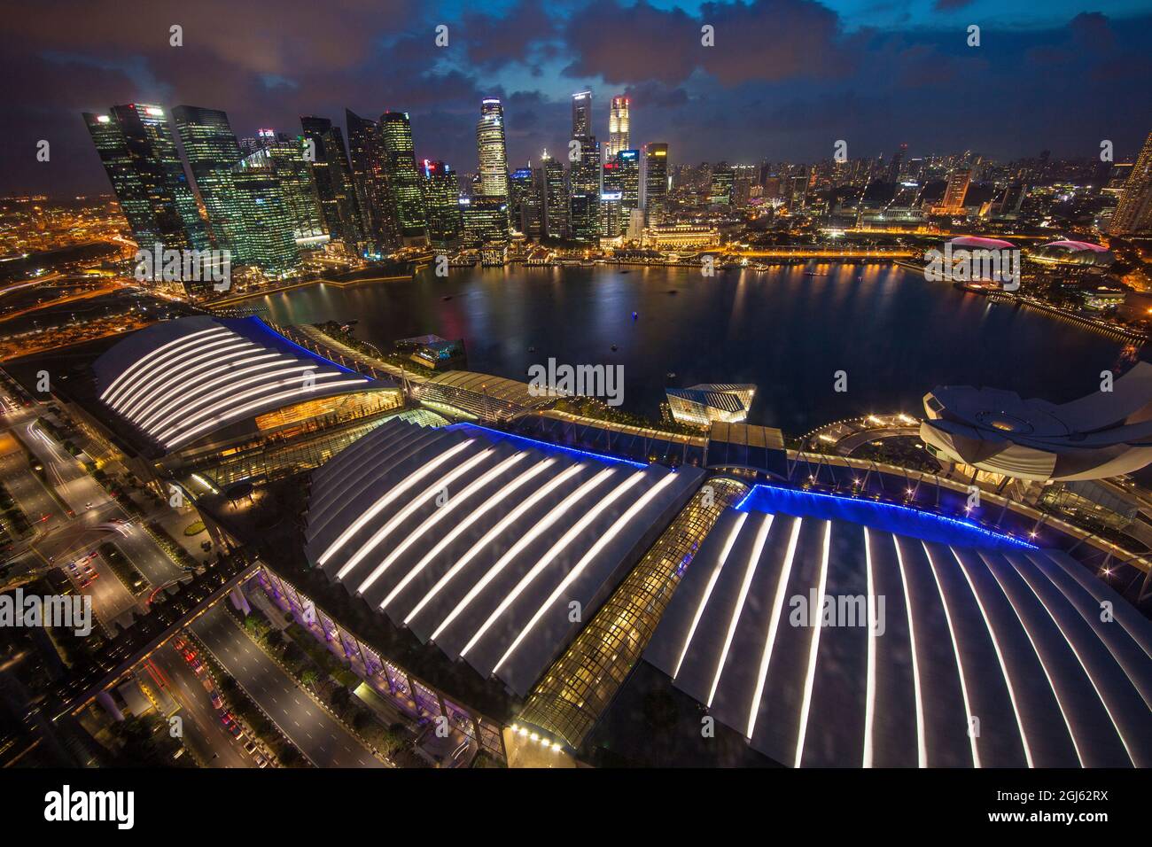 Singapour. Vue d'ensemble de la ville la nuit. Banque D'Images