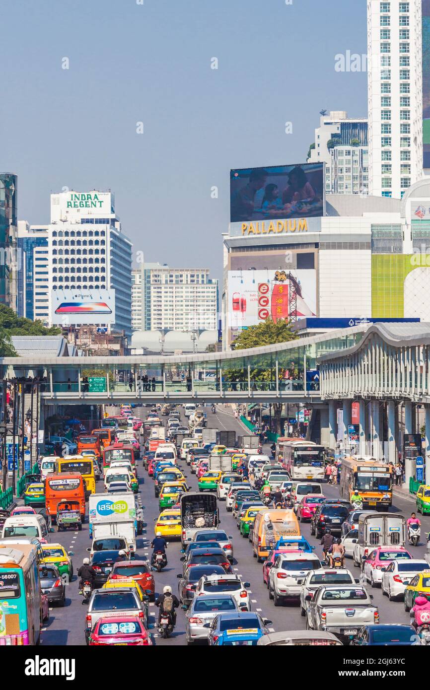 Thaïlande, Bangkok. Siam Square, circulation sur Ratchaprarop Road. Banque D'Images