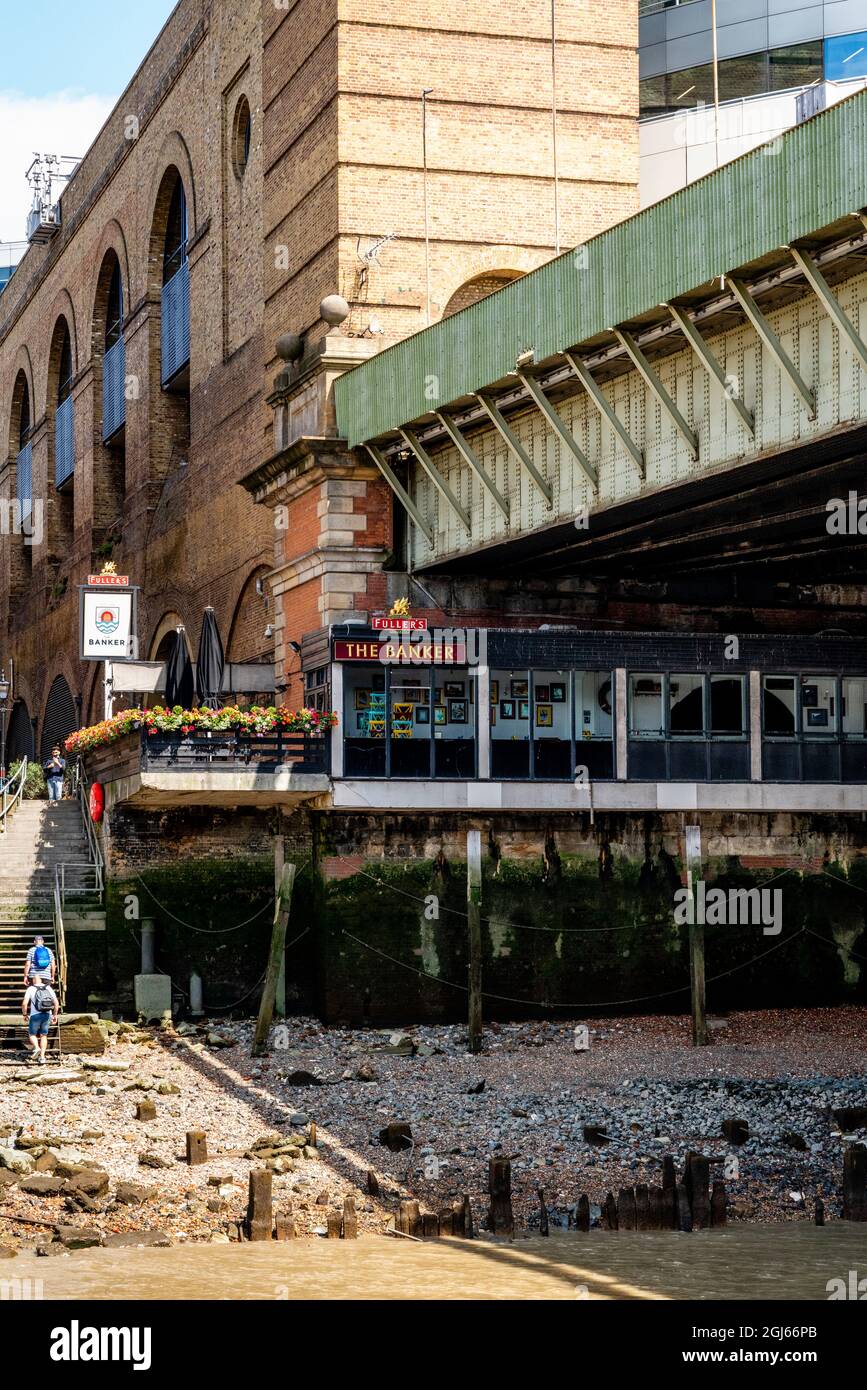 « The Banker » Riverside Pub, Cannon Street Station, Londres, Royaume-Uni. Banque D'Images