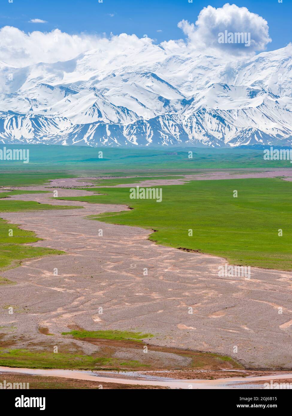 La vallée d'Alay et la chaîne Trans-Alay dans les montagnes de Pamir. Asie centrale, Kirghizistan Banque D'Images