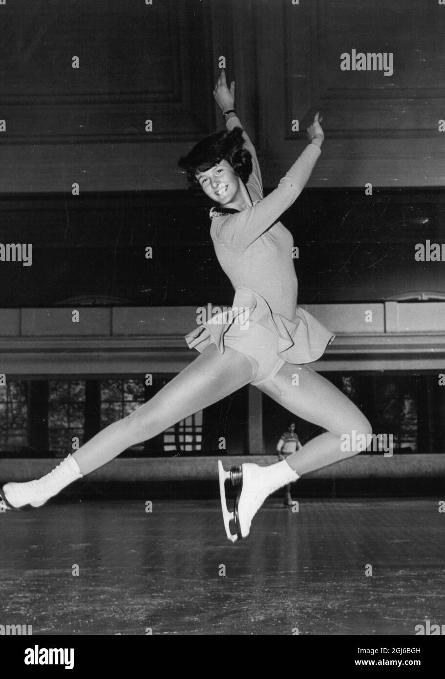Patricia Dodd pratiquant sur la glace de Richmond 23 octobre 1965 Banque D'Images