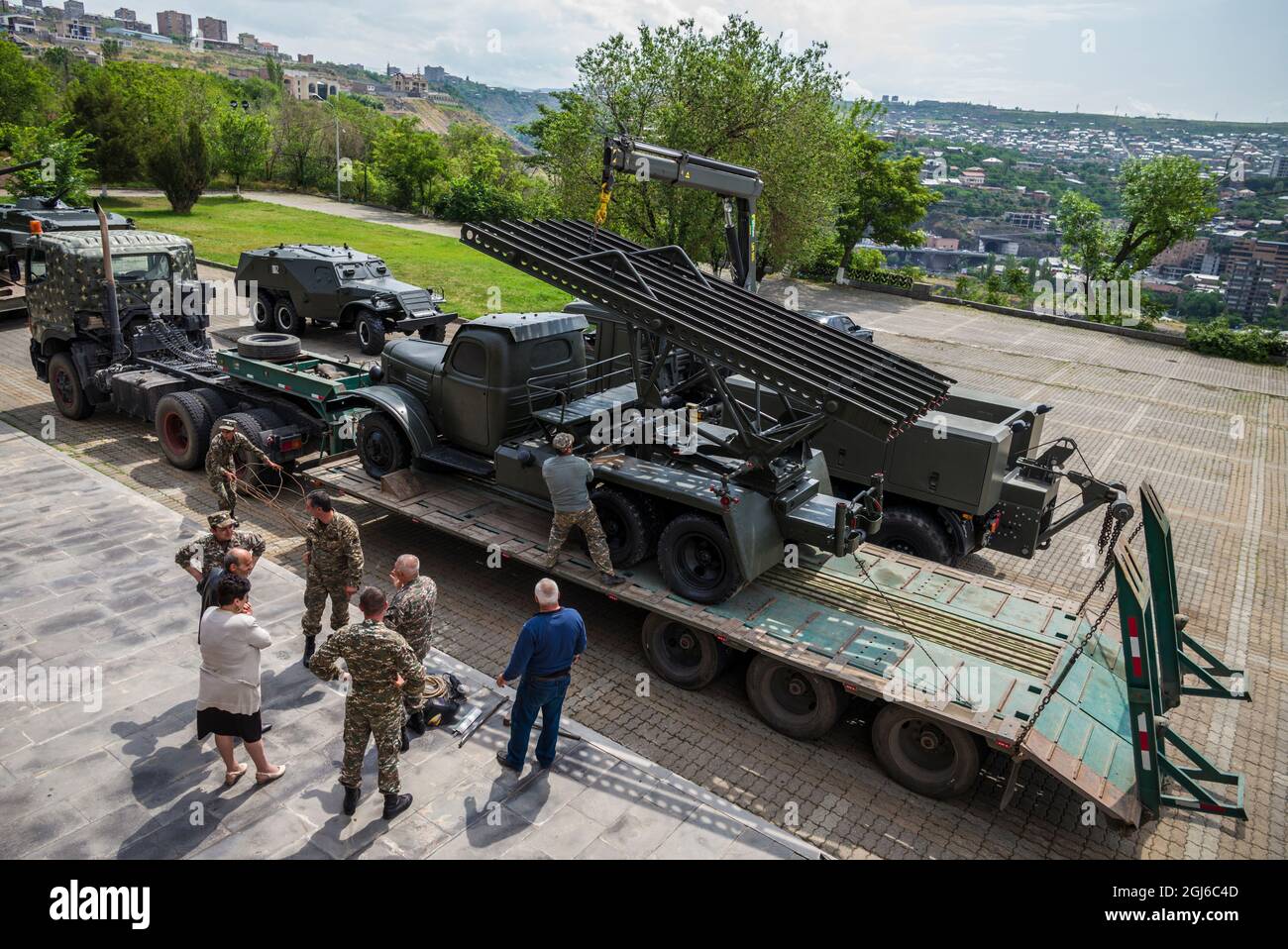 Arménie, Erevan. Parc mère-Arménie de l'ère soviétique et lance-roquettes Katyusha de l'ère soviétique. Banque D'Images