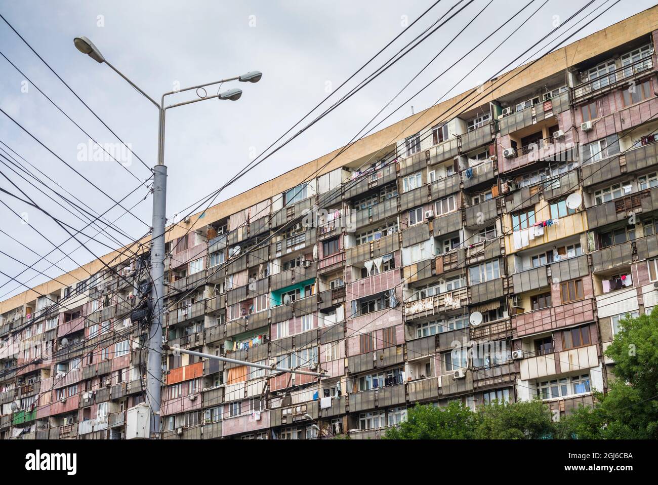 Arménie, Erevan. Immeuble d'appartements de l'ère soviétique kommunalka. Banque D'Images