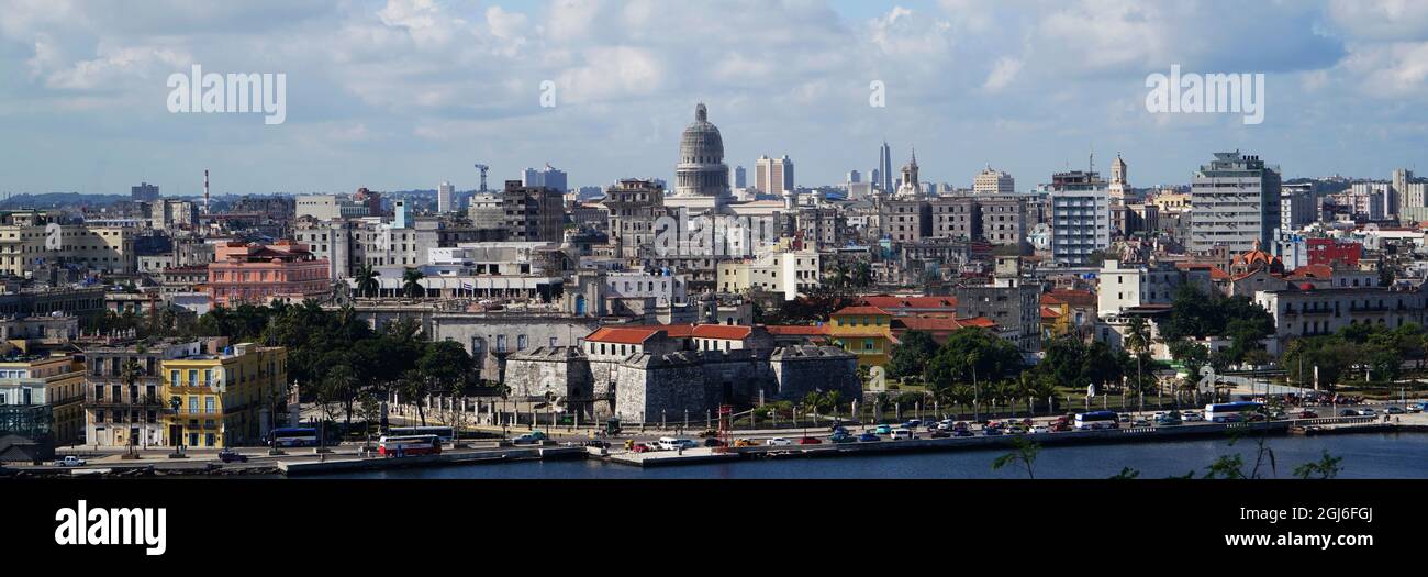 La Havane, Cuba. La région de Malecon, à la Havane, à Cuba, avec le port de la Havane au premier plan, El Capitolio, est au centre de l'image Banque D'Images