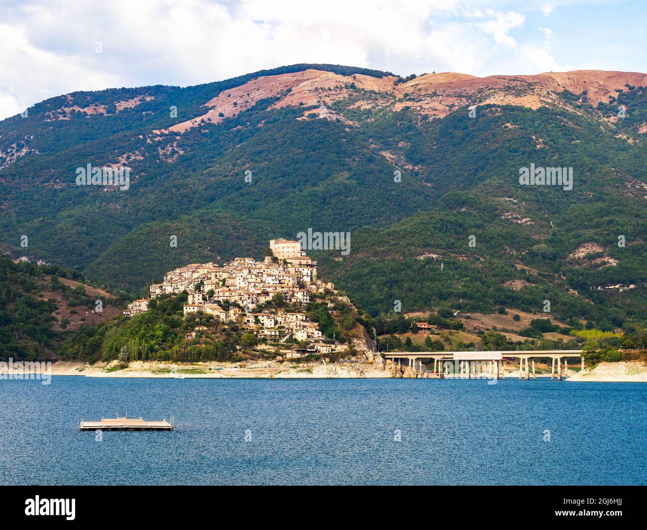 Paysage de petite ville ou de village Banque de photographies et d