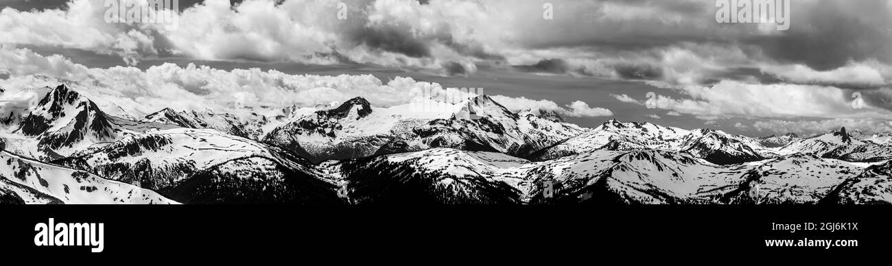 Canada, Colombie-Britannique, parc provincial Garibaldi. Vue panoramique sur les nuages de tempête au-dessus de la gamme Fitzsimmons. Credit AS: Don Paulson / Galerie Jaynes / Danit Banque D'Images