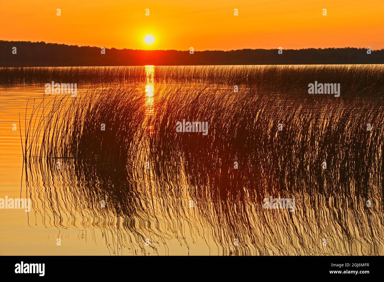 Canada, Manitoba, parc national du Mont-Riding. Coucher de soleil sur le lac Audy. Banque D'Images