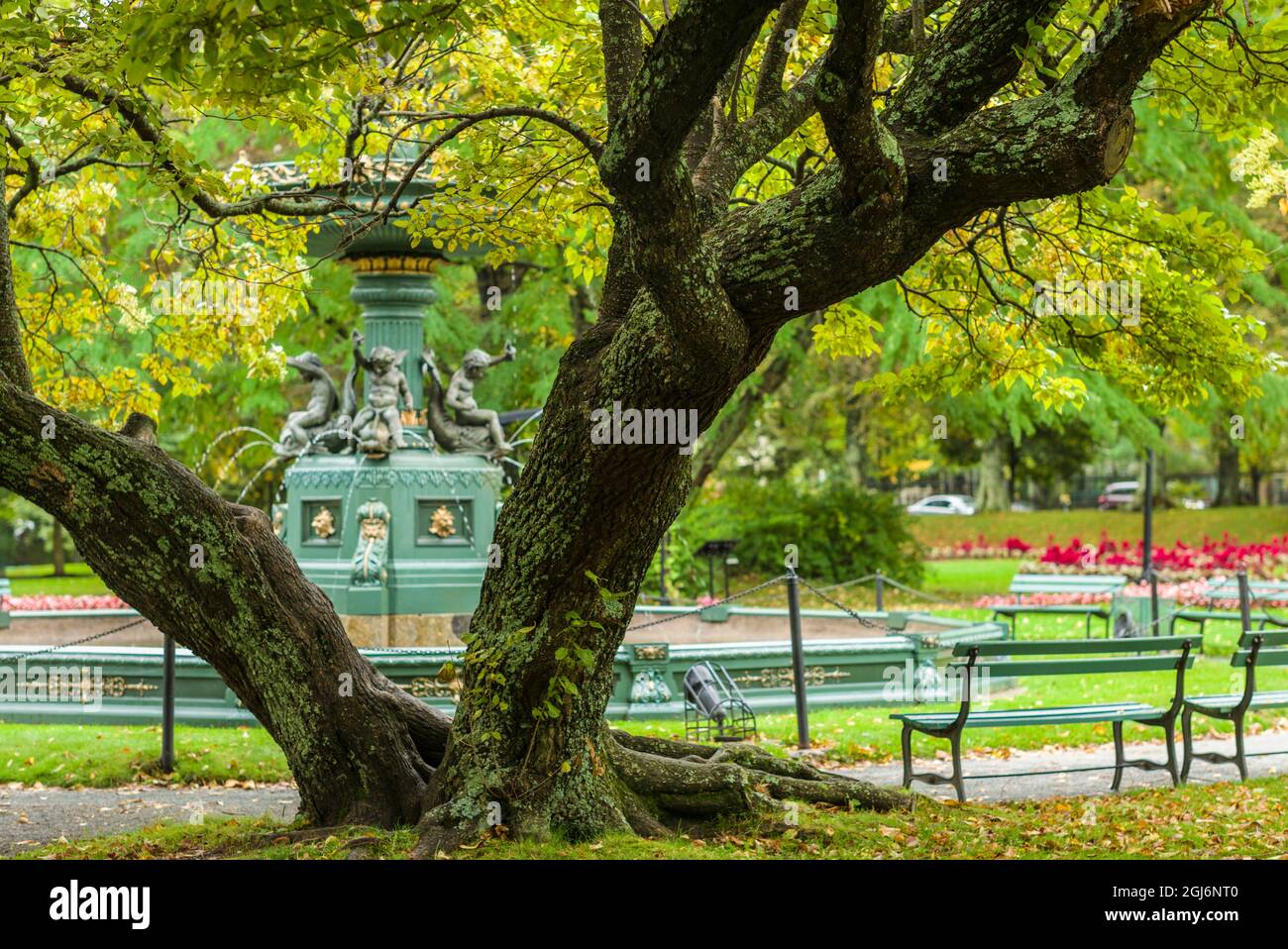 Canada, Nouvelle-Écosse. Halifax public Gardens, Victoria Jubilee Fountain en automne. Banque D'Images