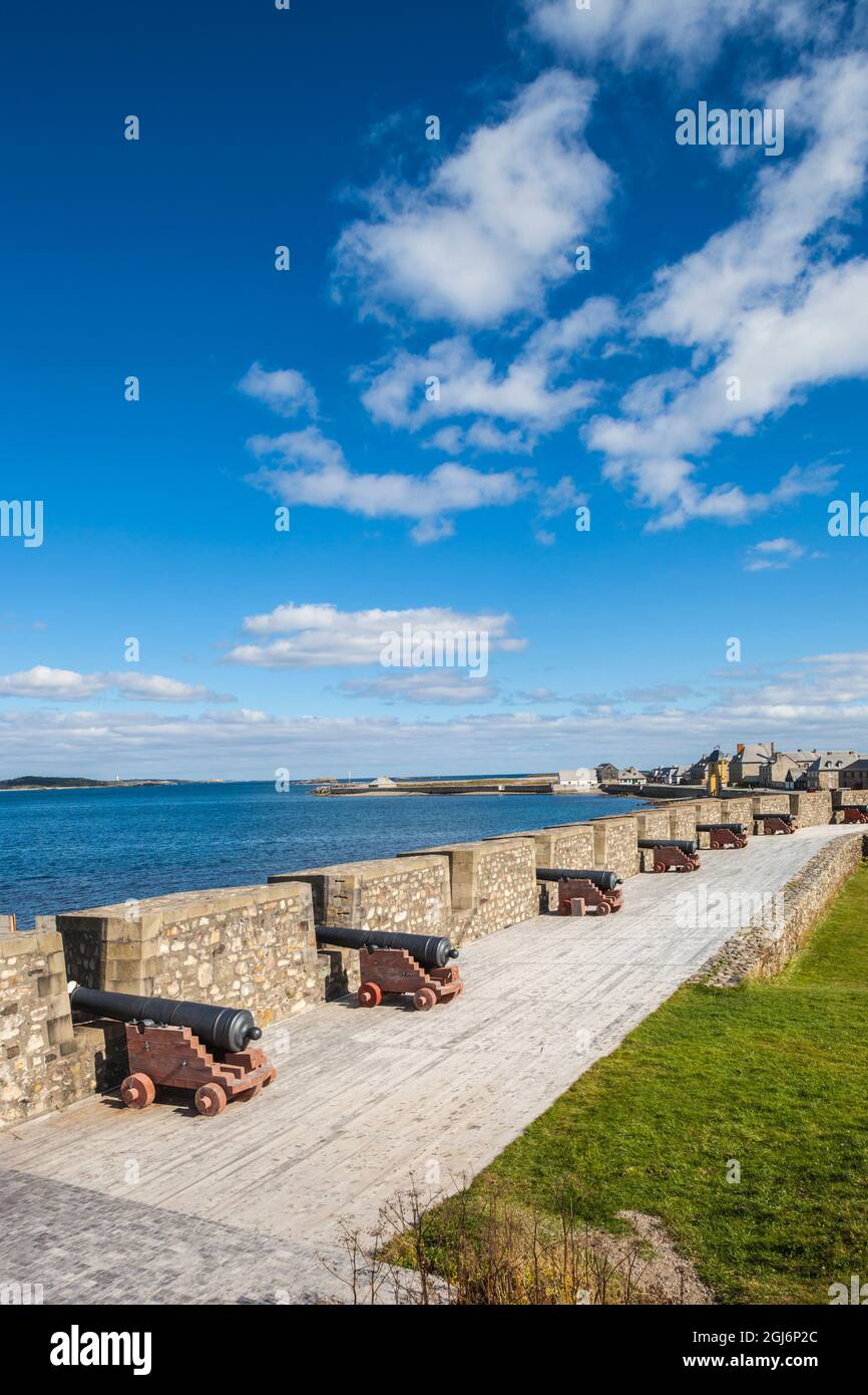 Canada, Nouvelle-Écosse, Louisbourg. Canons au parc historique national de la Forteresse-de-Louisbourg. Banque D'Images