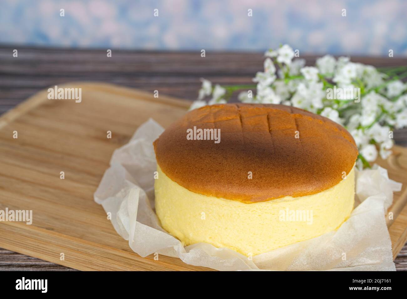Délicieusement délicieusement jiggly et doux comme le coton, le Cheesecake japonais doux. Points de mise au point sélective Banque D'Images