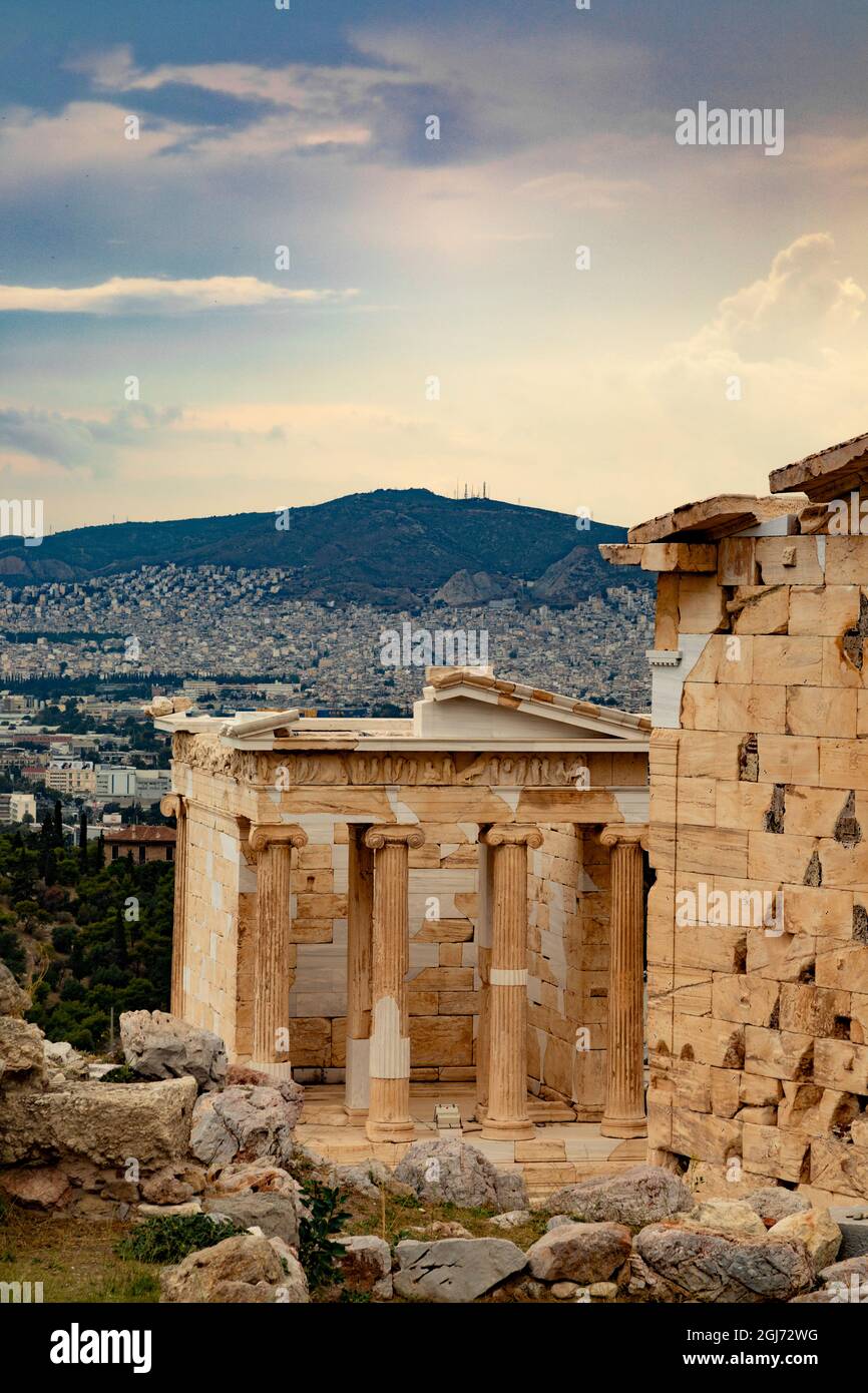 Erechtheion ancien temple grec sur le côté nord de l'Acropole Athènes, Grèce. Banque D'Images
