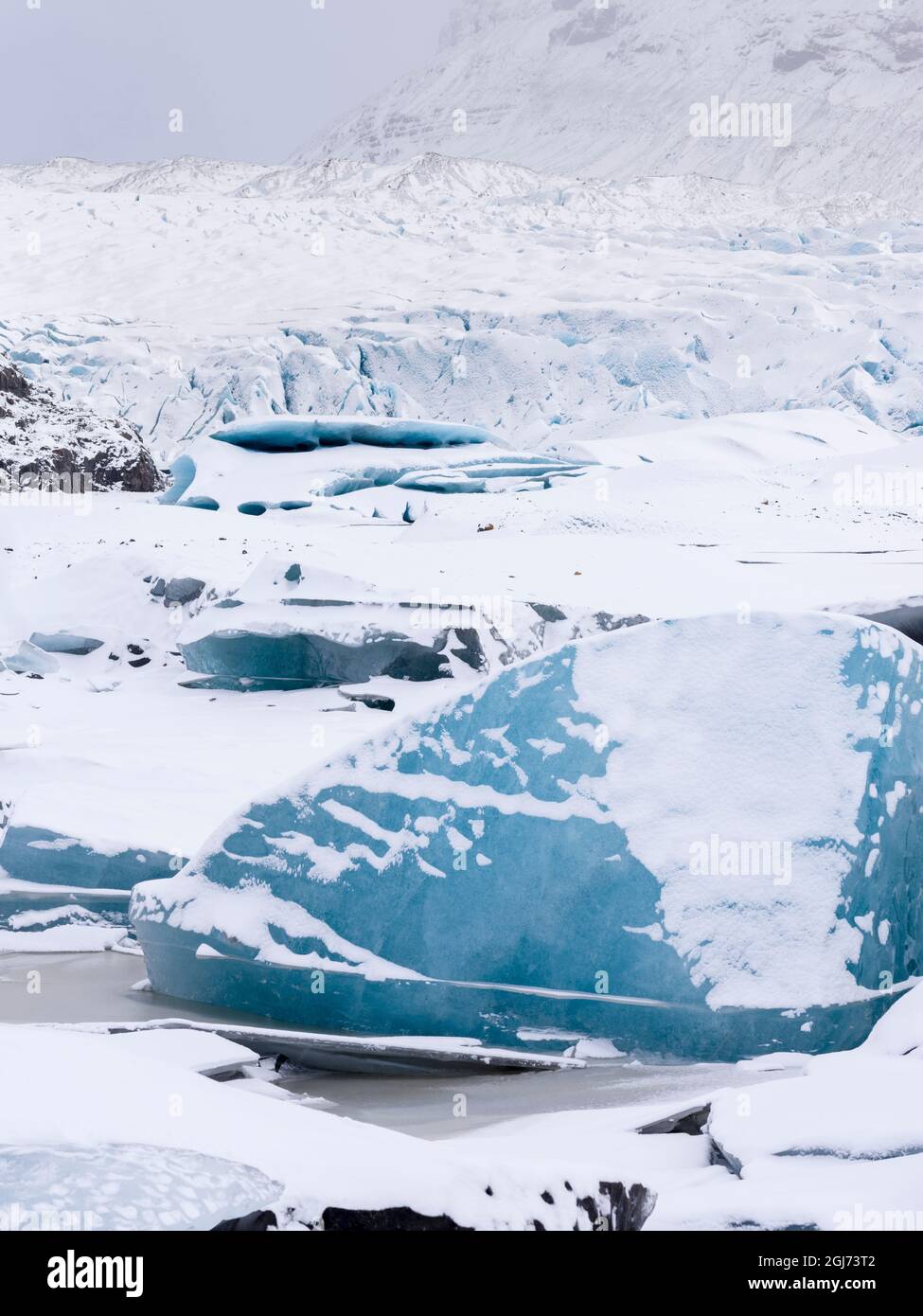 Glacier Svinafellsjoekull dans le parc national de Vatnajokull en hiver, Islande. Banque D'Images