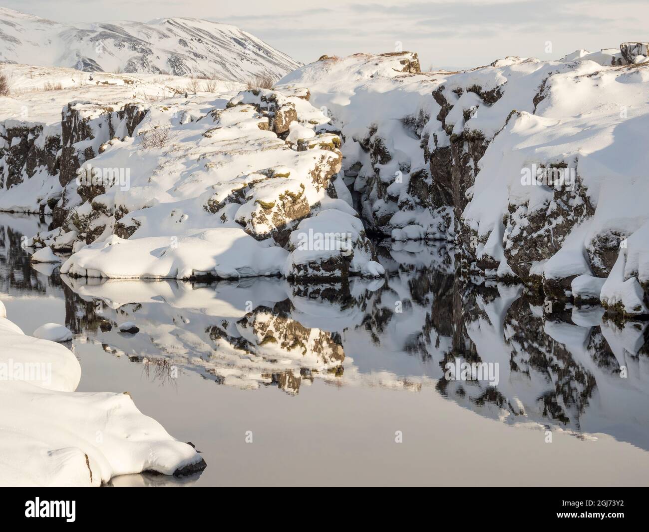 Gorge de Flosagja. Parc national de Thingvellir, site classé au patrimoine mondial de l'UNESCO, recouvert de neige fraîche en Islande. Banque D'Images