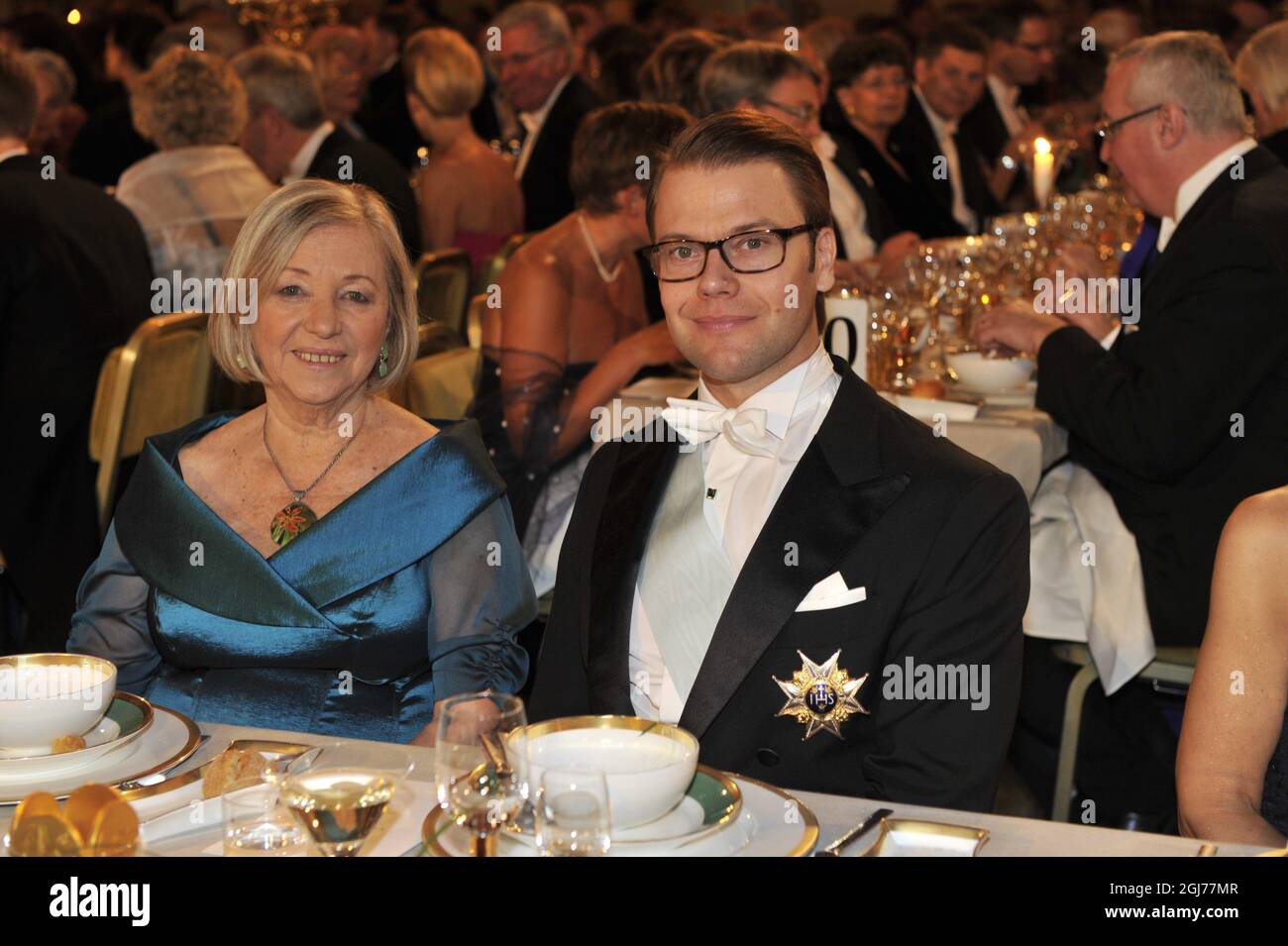 STOCKHOLM 20111210 le professeur Zipora Shechtman et le prince Daniel au banquet Nobel à l'hôtel de ville de Stockholm, Suède, le 10 décembre 2011. Foto: Jonas Ekstromer / SCANPIX Kod: 10030 Banque D'Images