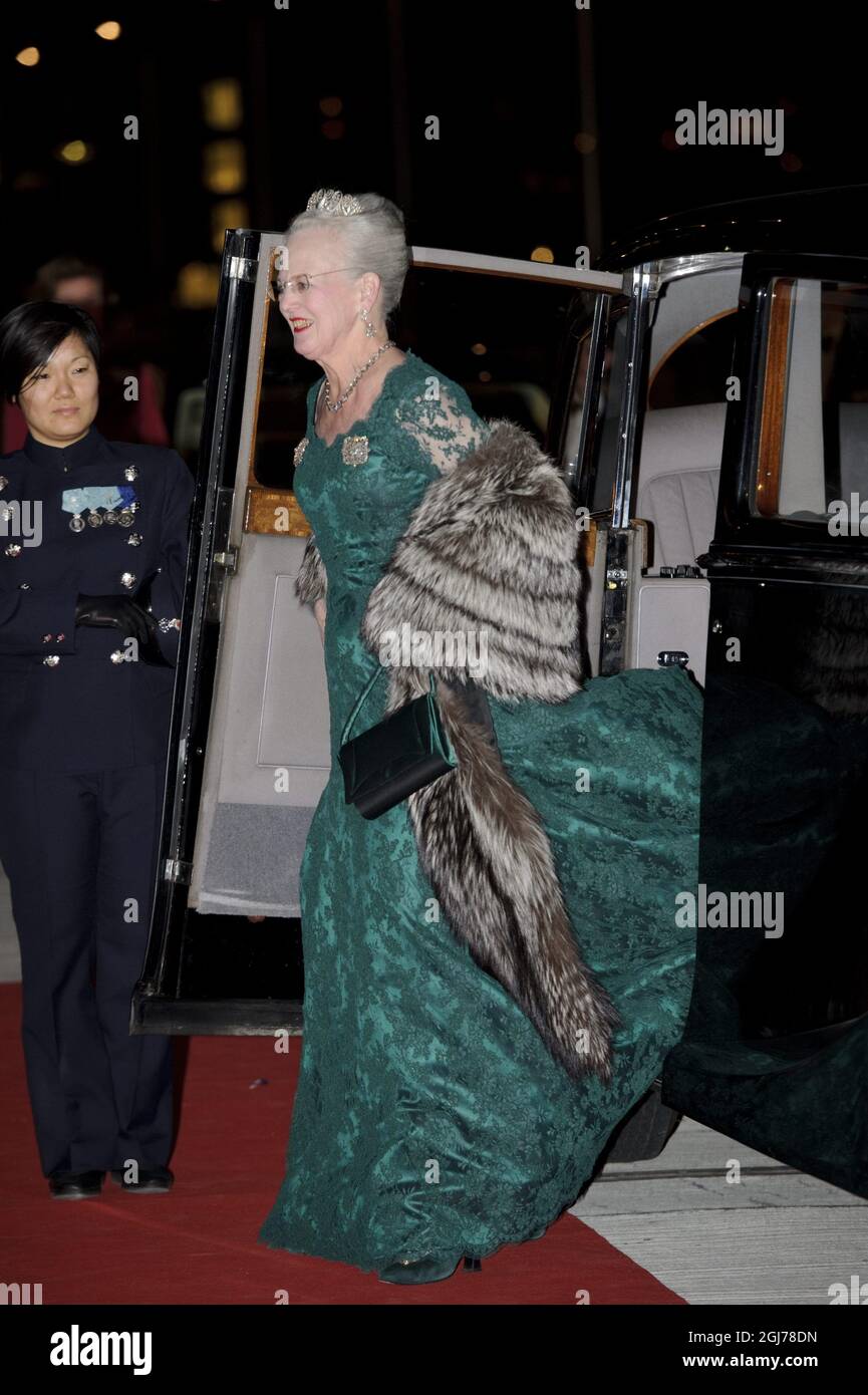 COPENHAGUE 20120114 la Reine Margrethe II du Danemark arrive dans une Rolls Royce pour un concert de gala à la salle de concert de Copenhague, Danemark, le samedi 14 janvier 2012. La Reine danoise Margrethe II célèbre son 40e Jubilé ce week-end. Photo: Henrik Montgomery / SCANPIX Kod: 10060 Banque D'Images