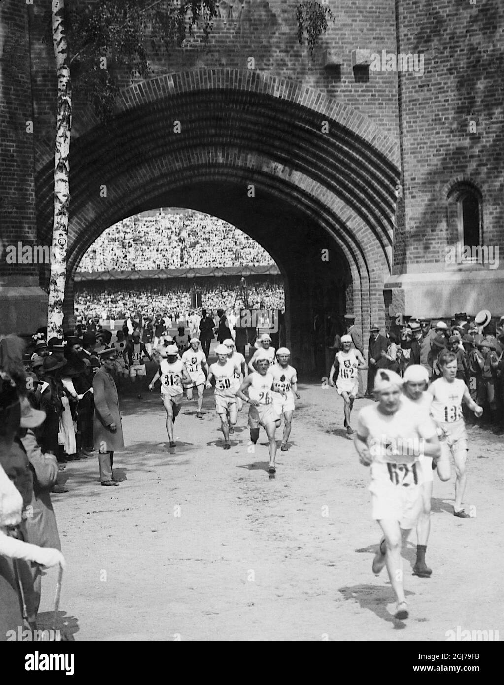 DOSSIER 1912 le coureur de marathon quitte le stade de Stockholm pendant les Jeux Olympiques de Stockholm en 1912. Foto:Scanpix Historique/ Kod:1900 Scanpix SUÈDE Banque D'Images