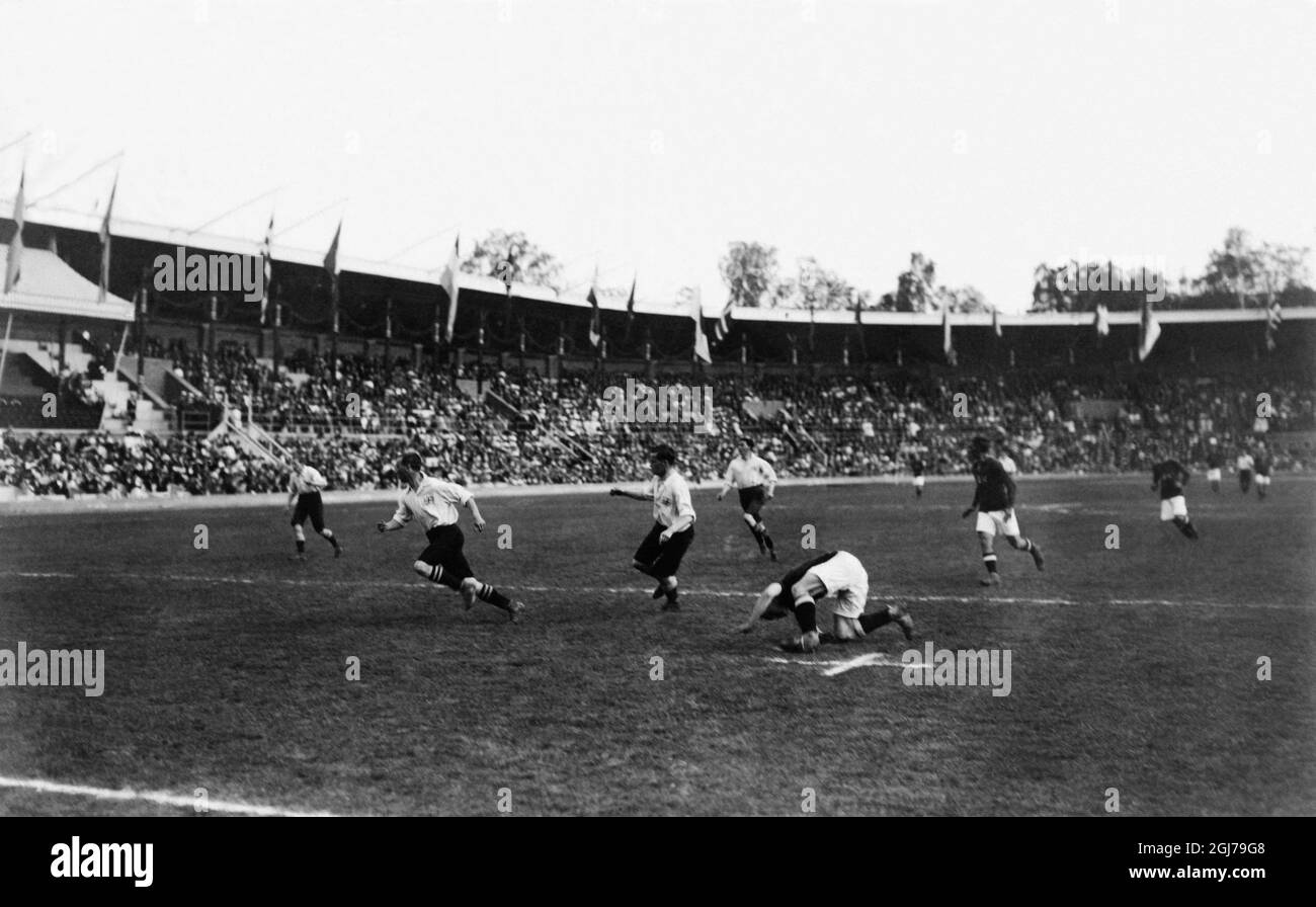 DOSSIER 1912 match de football entre le Danemark et l'Angleterre aux Jeux Olympiques de Stockholm 1912. Foto:Scanpix Historique/ Kod:1900 Scanpix SUÈDE Banque D'Images