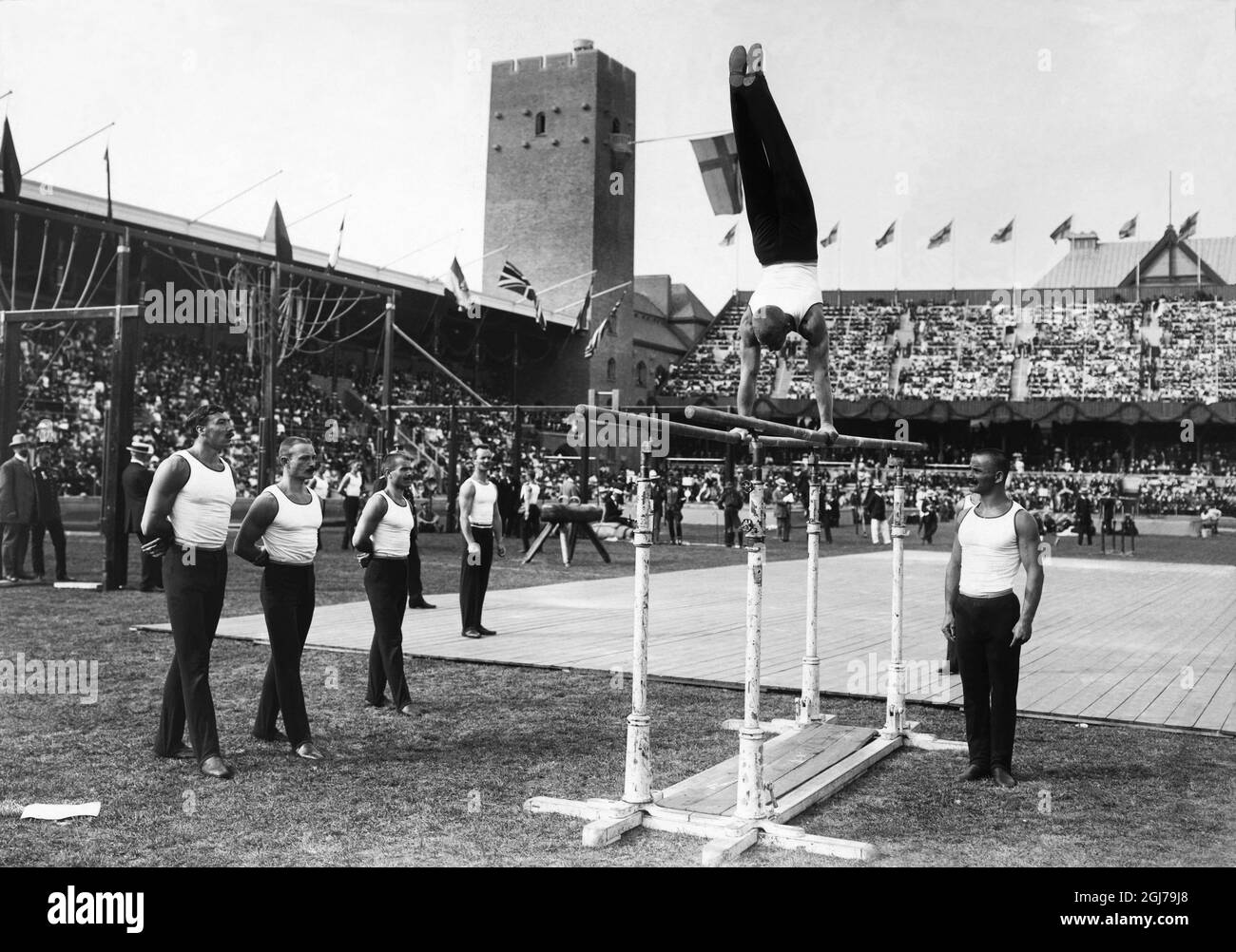 DOSSIER 1912 Concours de gymnastique aux bars pendant les Jeux Olympiques de Stockholm 1912. Foto:Scanpix Historique/ Kod:1900 Scanpix SUÈDE Banque D'Images