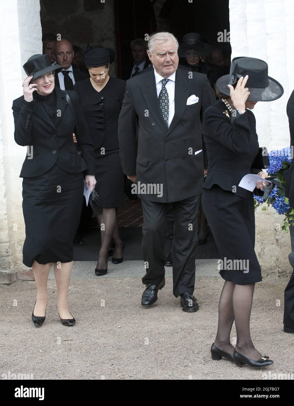 BASTAD 2012-05-14 la reine Margrethe du Danemark, la princesse Victoria de la Couronne de Suède et le prince Consort Henrik du Danemark sont vus pendant les funérailles du comte Carl Johan Bernadotte dans l'église Maria à Bastad, en Suède, le 14 mai 2012. Foto Jonas Ekström / SCANPIX Kod 10030 Banque D'Images