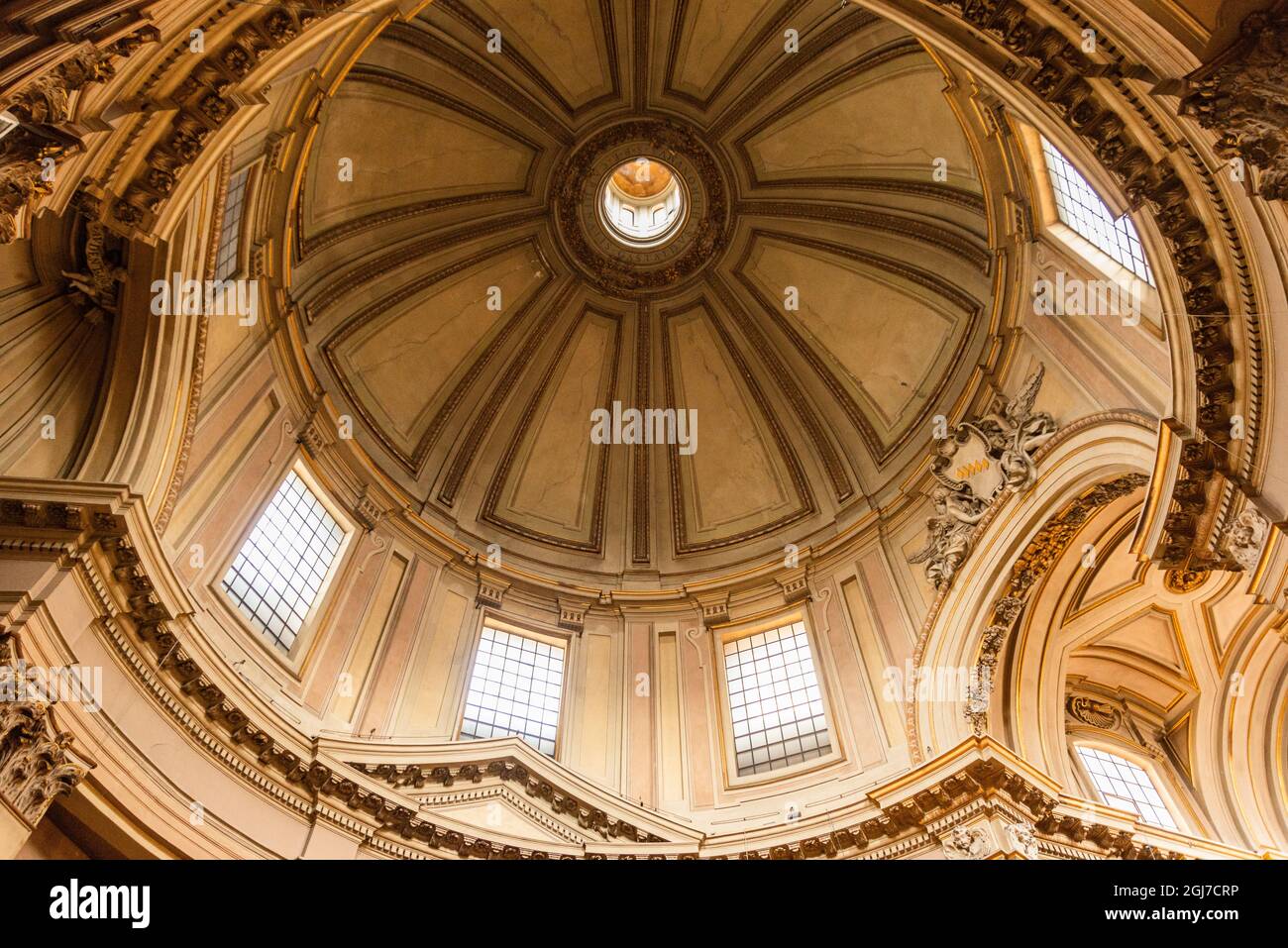 Italie, Rome. Piazza del Popolo, église de Santa Maria Dei Miracoli (construite par Carlo de Rainaldi 1675-79). Banque D'Images