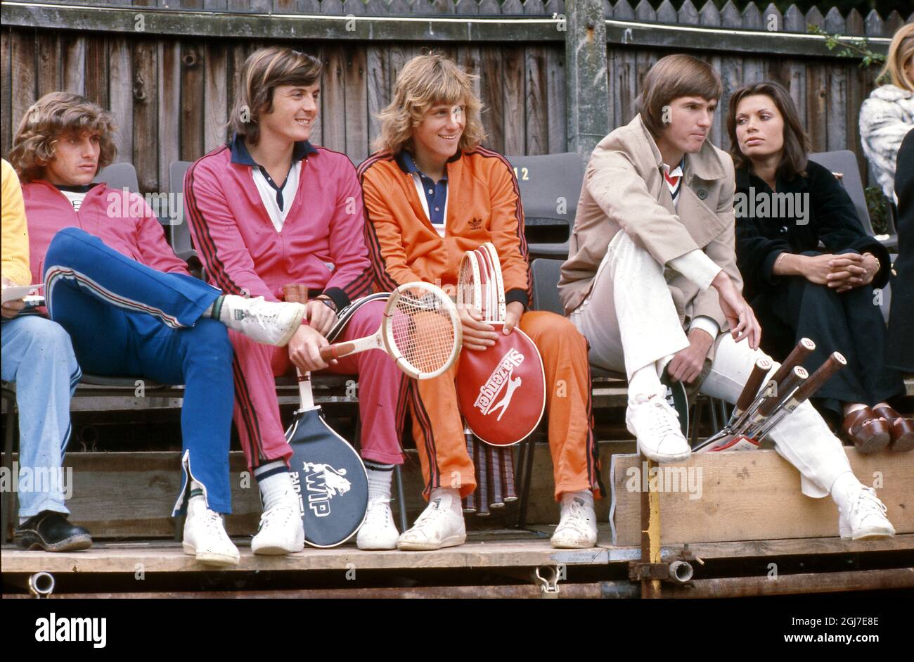 NOTTINGHAM 1974 Bjorn Borg avec l'Argentine Guillermo Vilas, l'italien Adriano Panatta, Jimmy Connors et Ilie Nastases épouse Dominique. Foto Jacob Forsell / XP / SCANPIX Kod 14 Banque D'Images