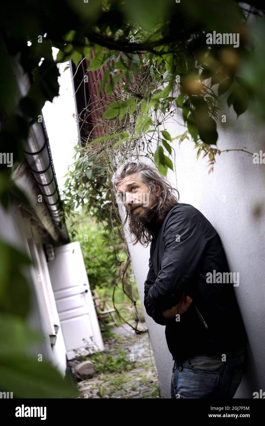 2011-08-09 l'auteur norvégien Karl Ove Knausgard, connu pour son autobiographie en six volumes, « My combat », photographié dans sa ferme de Scania, en Suède. Foto: DaN Hansson / SVD / SCANPIX / Kod 30062 Banque D'Images