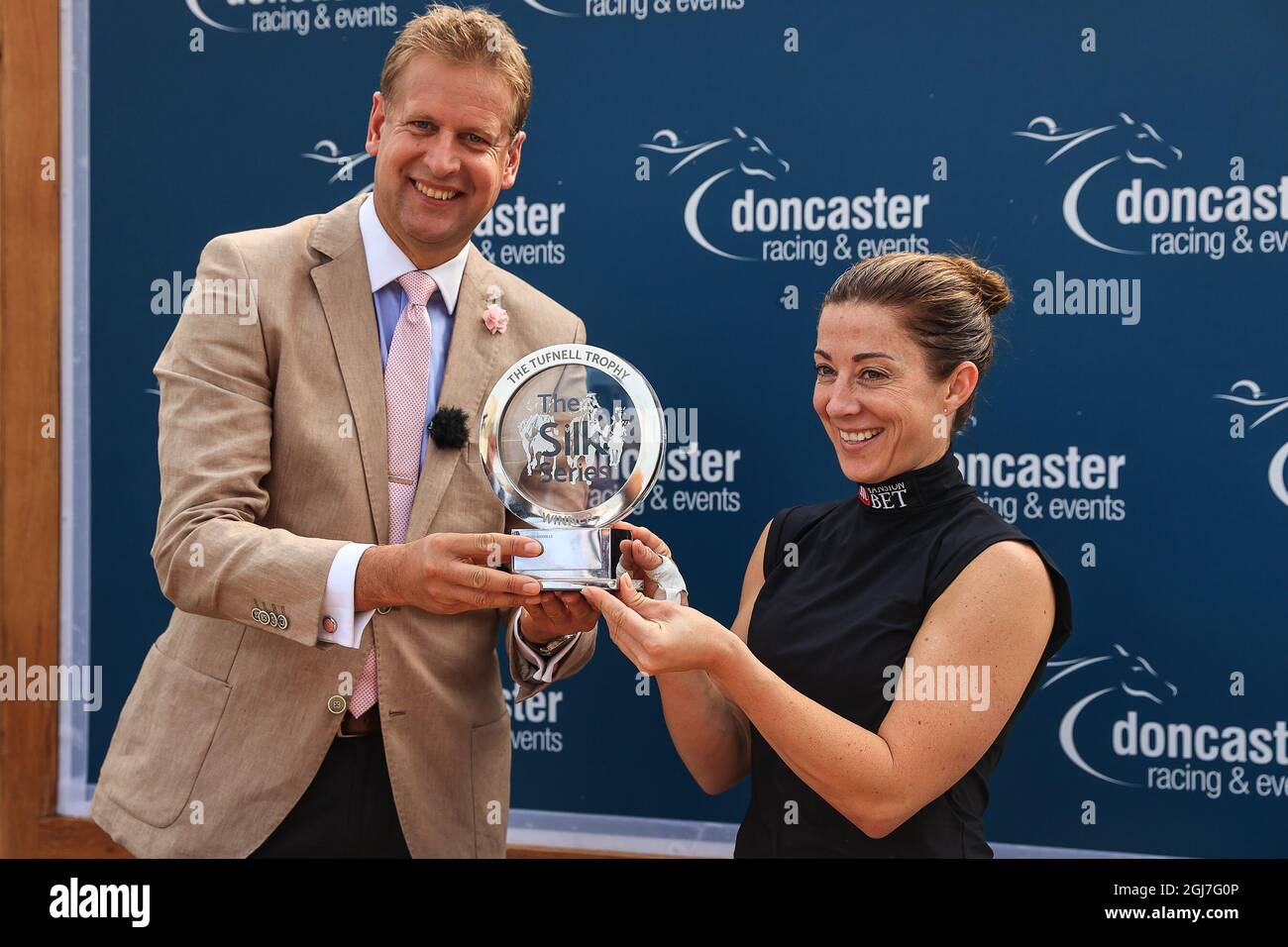 Hayley Turner femme Jockey remporte le trophée de la série de soie dans, le 9/8/2021. (Photo de Mark Cosgrove/News Images/Sipa USA) crédit: SIPA USA/Alay Live News Banque D'Images