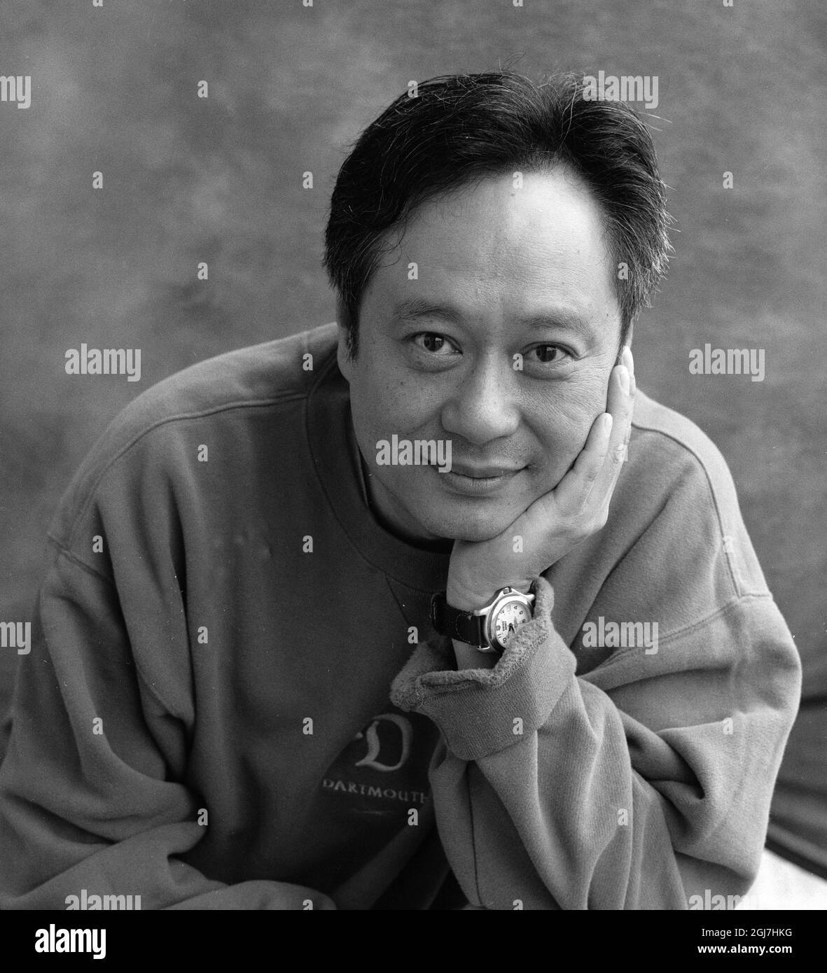 DOSSIER 010111 - le réalisateur américain / taïwanais Ang Lee est vu ici représenté pendant le Festival du film de Berlin 2001. *** Den taiwanesisk/amerikanske regissören Ang Lee ses här dépeignätterad sous Berlins film festival 2001. Lee är aktuell med sin senaste film ''Crouching Tiger, Hidden dragon' Foto: Leif Erik Nygårds Kod: 4406 COPYRIGHT SCANPIX SUÈDE Banque D'Images