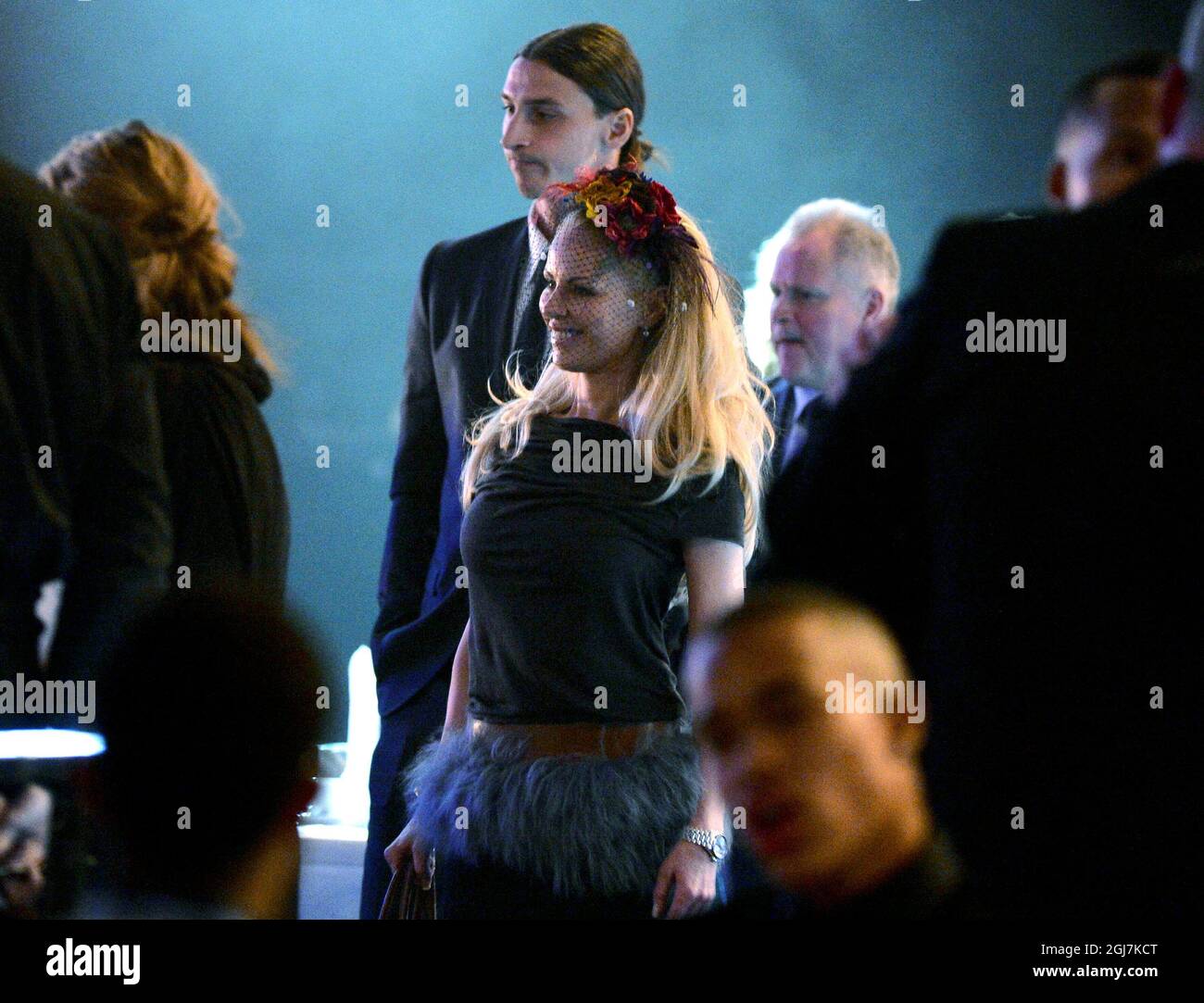 STOCKHOLM 2012-11-12 le joueur suédois de football Zlatan Ibrahimovic et sa petite amie Helena Seger arrivent pour le prix du footballeur suédois de l'année « Fotbollsgalan » au Globe Arena de Stockholm, en Suède, le 12 novembre 2012. Photo: Claudio Bresciani / SCANPIX / code 10090 Banque D'Images