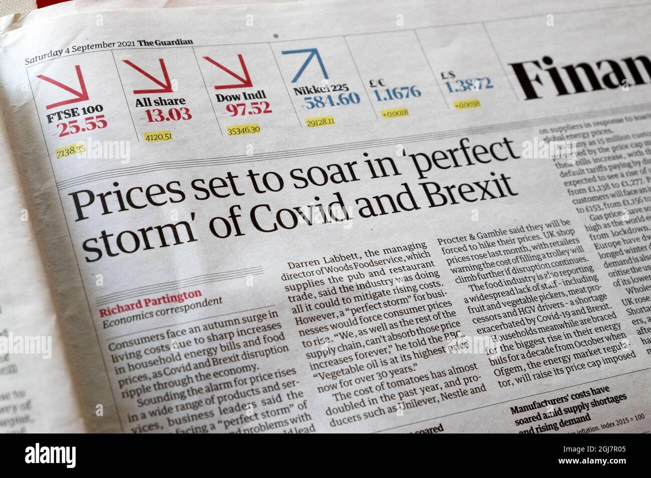 Guardian Financial Inside page titre du journal "les prix vont monter en flèche dans la "tempête parfaite" de Covid et Brexit" le 4 septembre 2021 Londres Angleterre Royaume-Uni Banque D'Images
