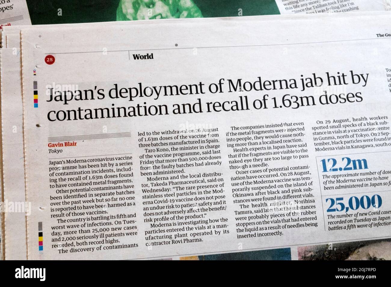 « le déploiement de Moderna jab au Japon a été frappé par la contamination et le rappel de 1,63 m de doses » Article principal du journal Guardian à l'intérieur de la page Londres Royaume-Uni Banque D'Images