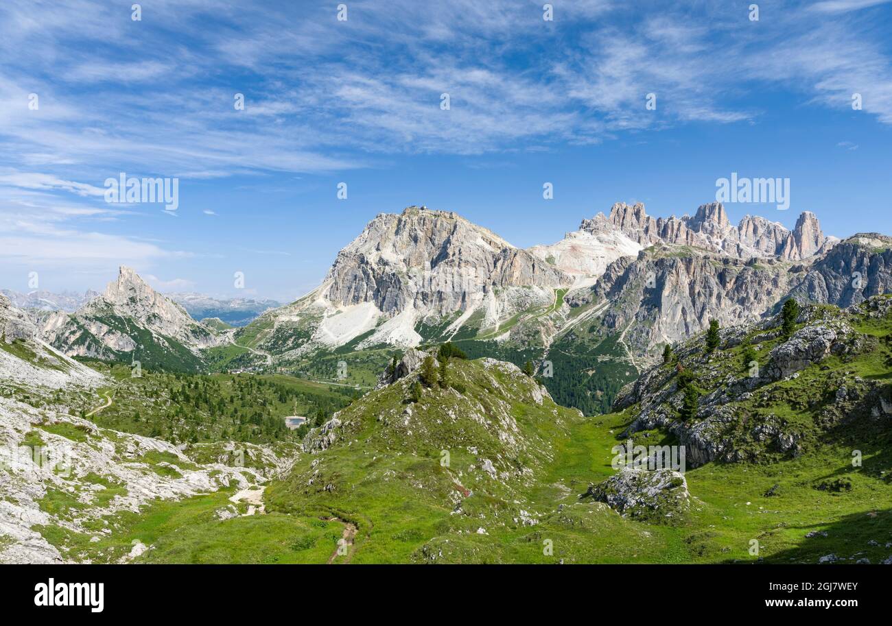 Dolomites au col de Falzarego, Lagazuoi, Fanes et Monte Cavallo dans le parc naturel Fanes Sennes Prags, les Dolomites font partie du monde de l'UNESCO Banque D'Images