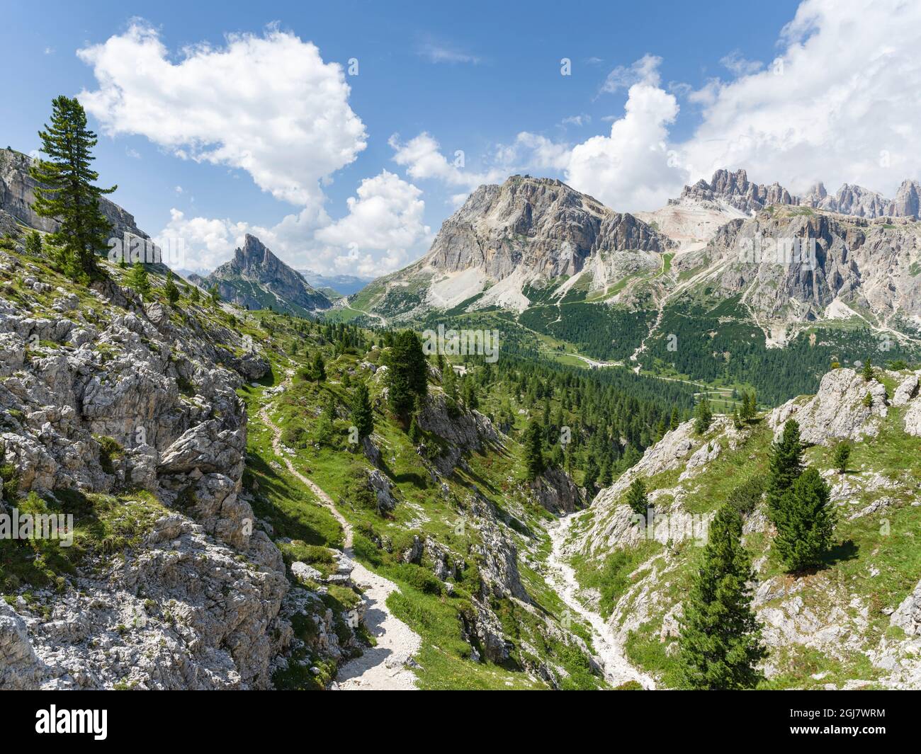 Dolomites à Passo Falzarego, Lagazuoi, Fanes et Monte Cavallo dans le parc naturel Fanes Sennes Prags, qui fait partie du site du patrimoine mondial de l'UNESCO le Dolo Banque D'Images