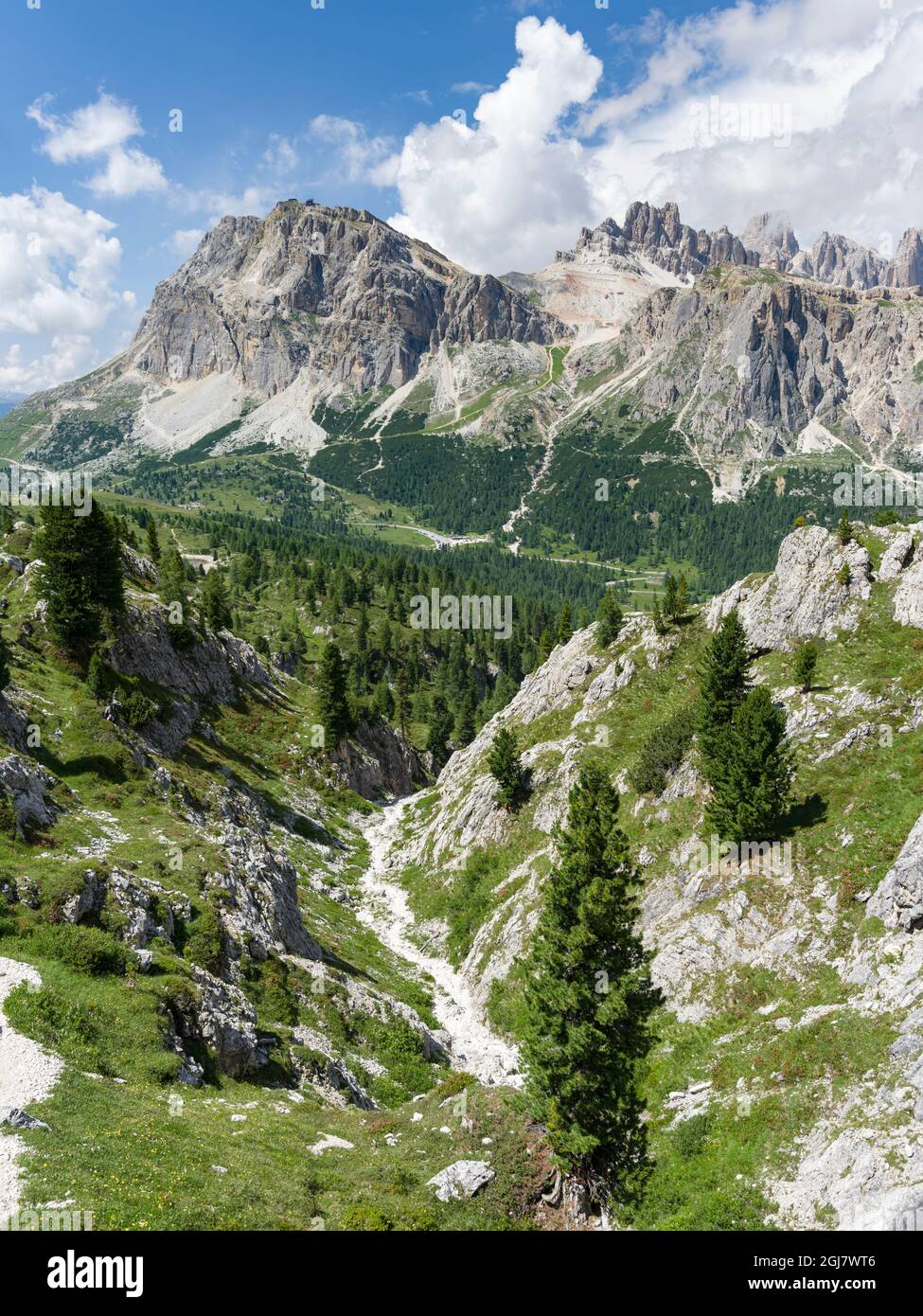 Dolomites à Passo Falzarego, Lagazuoi, Fanes et Monte Cavallo dans le parc naturel Fanes Sennes Prags, qui fait partie du site du patrimoine mondial de l'UNESCO le Dolo Banque D'Images