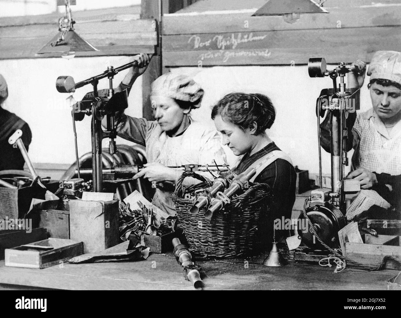 PHOTO 1914-1918. Photo de la première Guerre mondiale. Femmes dans une usine d'avions allemande. Banque D'Images