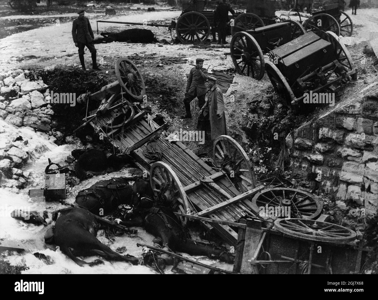 PHOTO 1914-1918. Photo de la première Guerre mondiale. L'artillerie allemande a frappé un pluton de munitions italien en dehors d'Udine. Banque D'Images