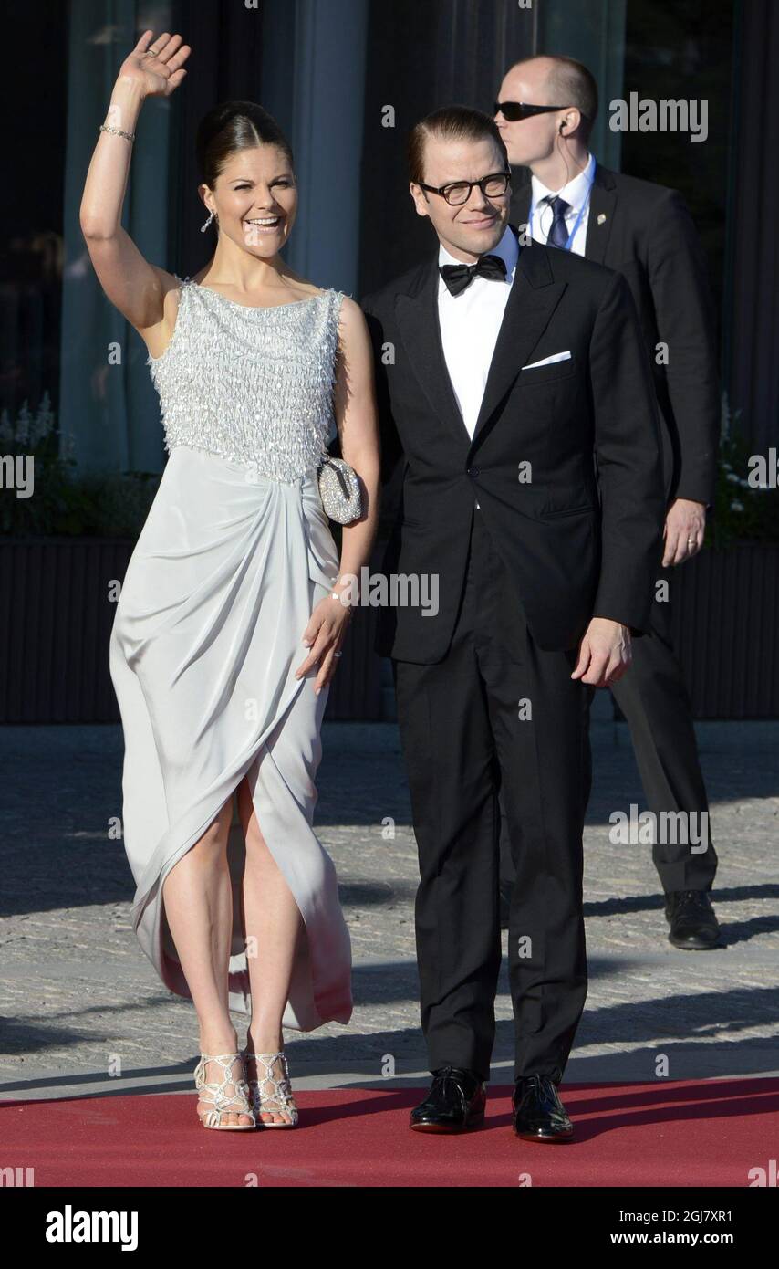 STOCKHOLM 2013-06-07 la princesse Crown Victoria et le prince Daniel arrivent pour un dîner privé au Grand Hôtel à Stockholm le vendredi 7 juin 2013 dans le cadre des célébrations de mariage de la princesse Madeleine de Suède et de M. Christopher O’Neill. Foto: Bertil Enevag Ericson / SCANPIX / Kod 10000 Banque D'Images