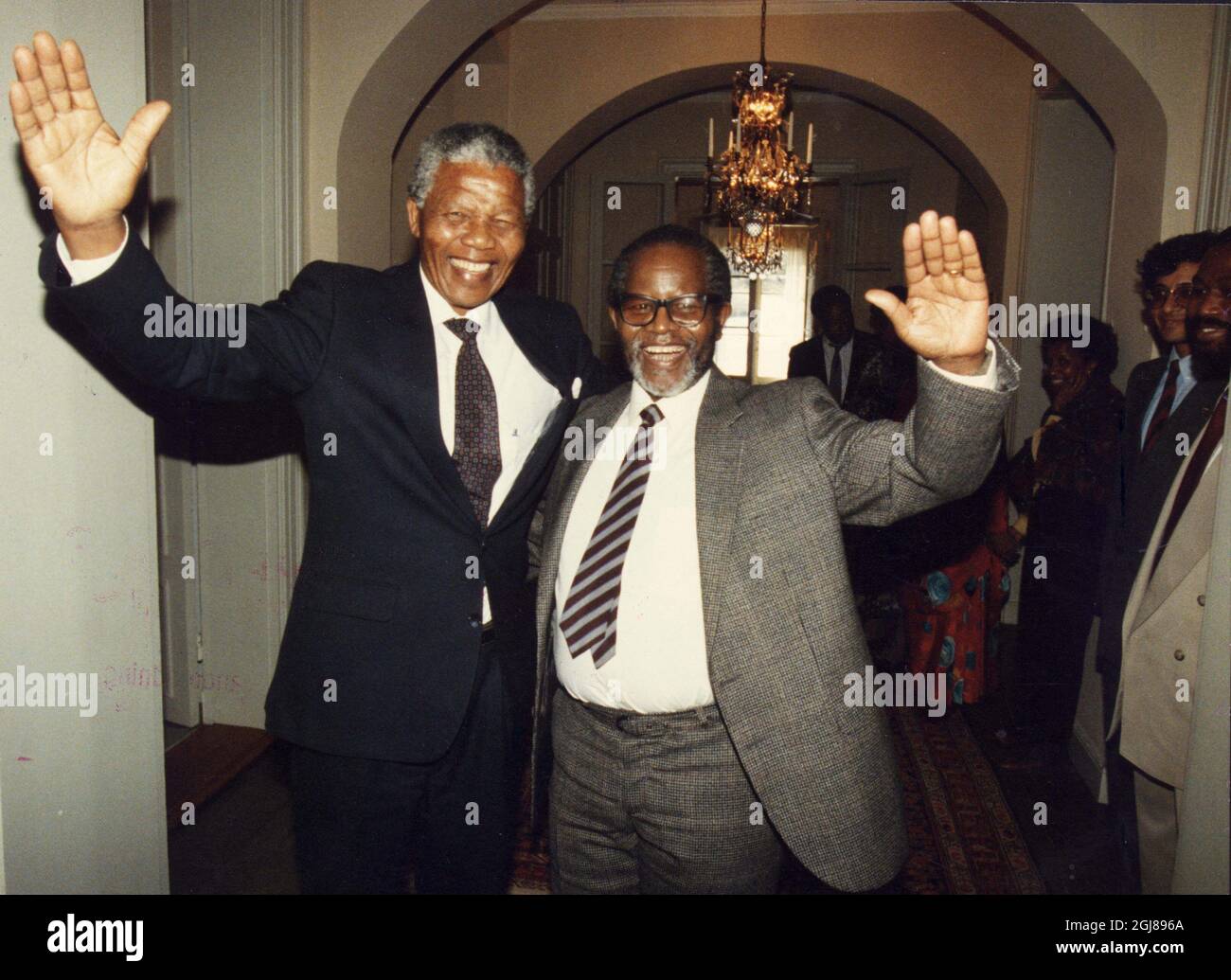 STOCKHOLM 1990-03-13 *pour vos dossiers* les dirigeants de l'ANC Nelson Mandela et Oliver Tambo se rencontrent pour la première fois en 28 ans lors d'un déjeuner à Stockholm, en Suède. Foto: Anders Holmstrom Kod: 1008 COPYRIGHT PRESSENS BILD Banque D'Images