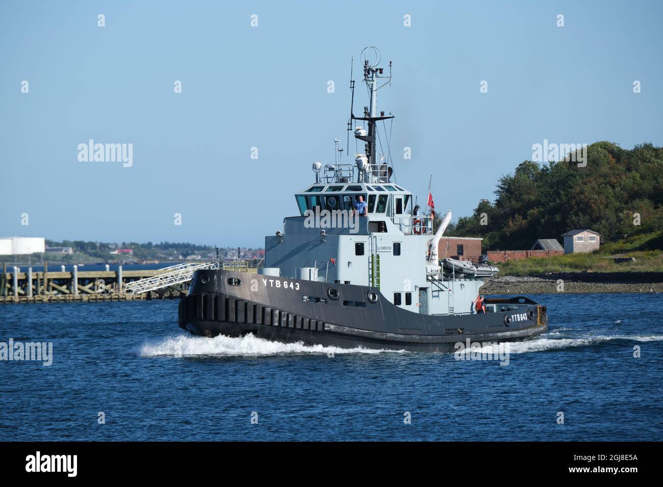 CFAV GLENBROOK YTB643 bateau à remorqueurs naviguant à travers l'île George dans le port de Halifax. Halifax, Canada. 7 septembre 2021. Banque D'Images