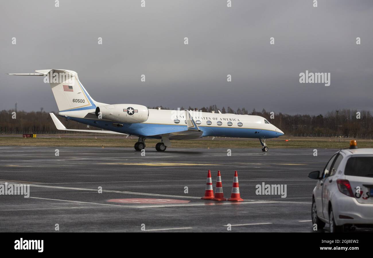 Tallinn 2014-04-14 Une délégation de sénateurs américains, sous la direction du sénateur John McCain, se rendra en Estonie du 14 au 15 avril pour rencontrer les dirigeants du gouvernement estonien. La délégation comprendra le sénateur John McCain et le sénateur John Hoeven. Cette visite s'inscrit dans le cadre d'une visite régionale plus importante, qui comprendra également des arrêts en Norvège, en Lettonie, en Lituanie et en Moldavie. Foto Karli Saul/SCANPIX / SCANPIX BALTICS / TT / Kod 20985 réf: ** Banque D'Images