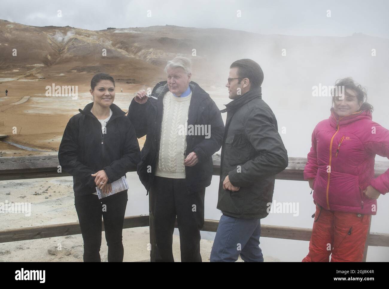 REYKJAVIK 20140619 la princesse Victoria, le prince Daniel et le président islandais Olafur Ragnar Grimsson et son épouse Dorrit Moussaieff visitent les sources de soufre géothermique de HÃºsavÃ­k. Le couple Crown Princess effectue une visite officielle de deux jours en Islande. Foto: Pontus Lundahl / TT / Kod 10050 Banque D'Images