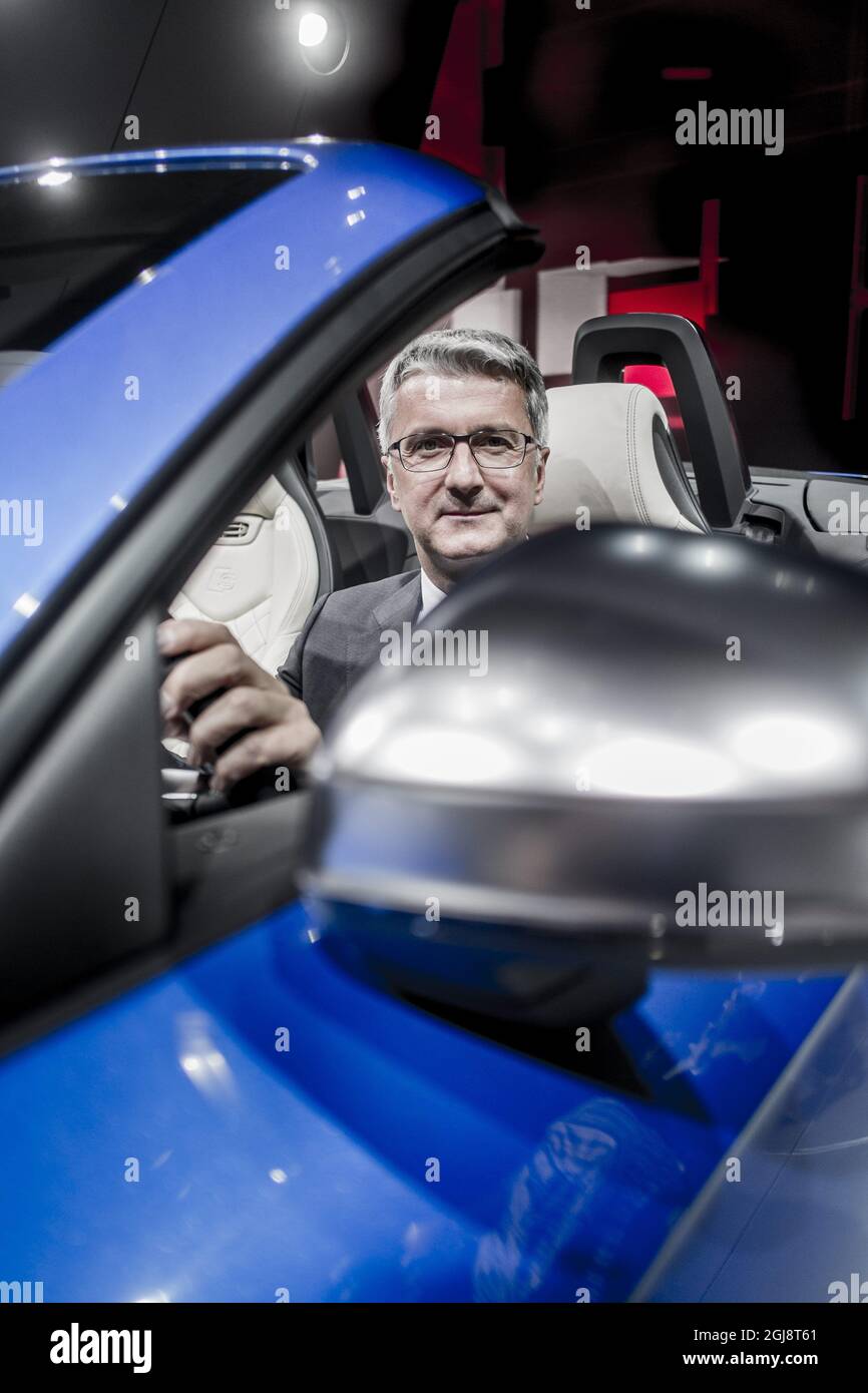 PARIS 2014-10-09 *pour vos dossiers* Rupert Stadler, Président du Conseil d'Administration du constructeur automobile Audi, est vu lors d'une interview dans la salle Audi du salon International de l'automobile à Paris, France octobre 2014. Foto Magnus Hjalmarson Neideman / SVD / TT Code 10078 Banque D'Images